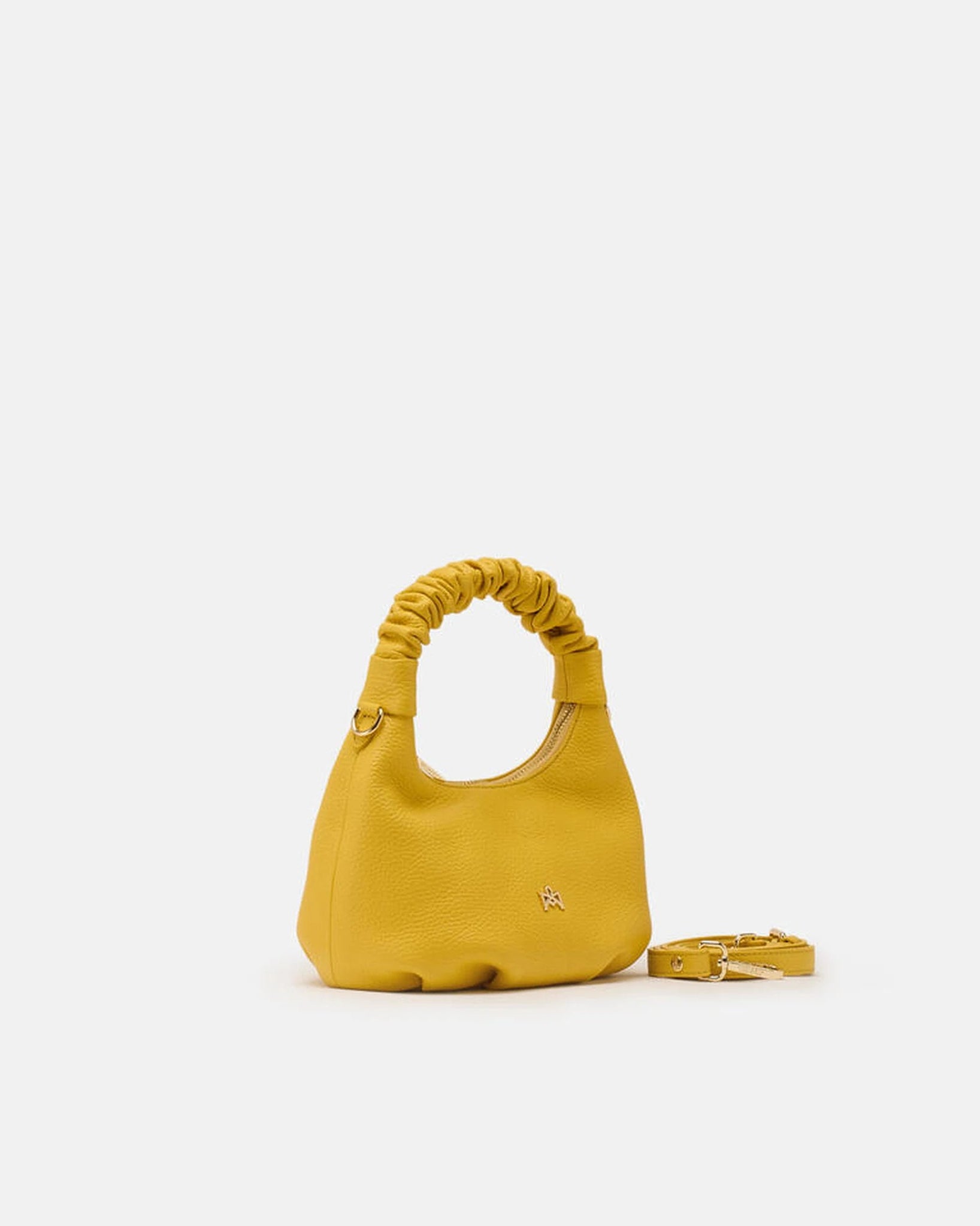 Description
Small but full of character, the mini hobo from the Chop line is the accessory that adds a touch of playful femininity to any outfit. Its soft design and ruched shoulder strap express a relaxed elegance, while the artisanal quality of the materials brings a sophisticated touch. Perfect for evenings out or casual weekends, it's a bag that surprises with its lightness and authentic style.

Composition
Suede is made from the lower part of the leather, which is softer and more flexible than the oute