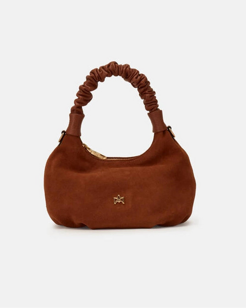 Description
Small but full of character, the mini hobo from the Chop line is the accessory that adds a touch of playful femininity to any outfit. Its soft design and ruched shoulder strap express a relaxed elegance, while the artisanal quality of the materials brings a sophisticated touch. Perfect for evenings out or casual weekends, it's a bag that surprises with its lightness and authentic style.

Composition
Suede is made from the lower part of the leather, which is softer and more flexible than the oute