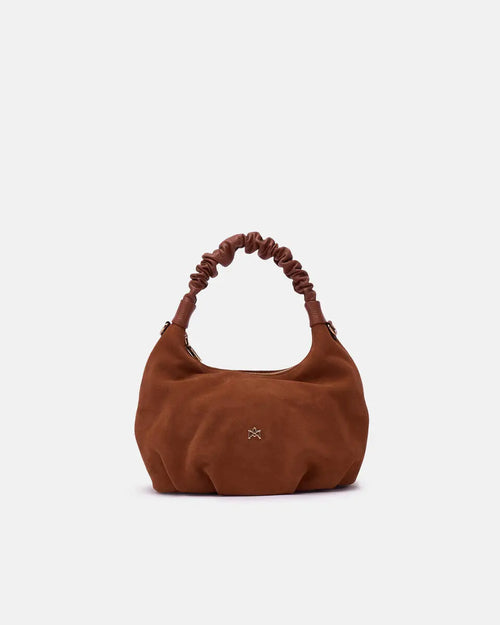 Description
The medium Chop hobo is designed for those who appreciate everyday elegance made of softness and refined details. The ruched shoulder strap and enveloping silhouette gracefully interpret the boho spirit of the season, while the high-quality materials give it an authentic and accessible charm. A perfect style companion for any moment.

Composition
This soft full-grain calfskin, is worked to obtain an uniform grain, called tumbled leather. The remarkable fullness and roundness of the hand make it 