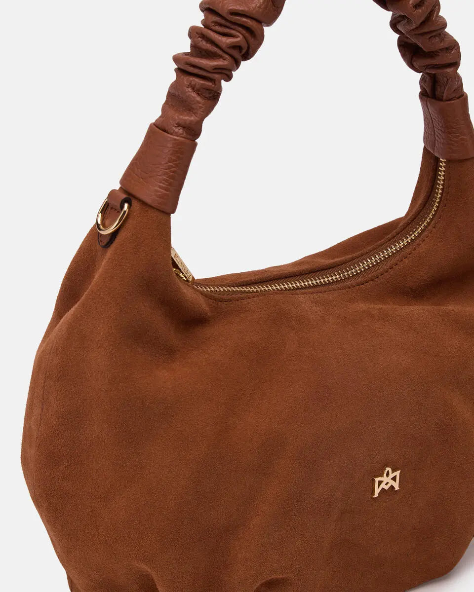 Description
The medium Chop hobo is designed for those who appreciate everyday elegance made of softness and refined details. The ruched shoulder strap and enveloping silhouette gracefully interpret the boho spirit of the season, while the high-quality materials give it an authentic and accessible charm. A perfect style companion for any moment.

Composition
This soft full-grain calfskin, is worked to obtain an uniform grain, called tumbled leather. The remarkable fullness and roundness of the hand make it 