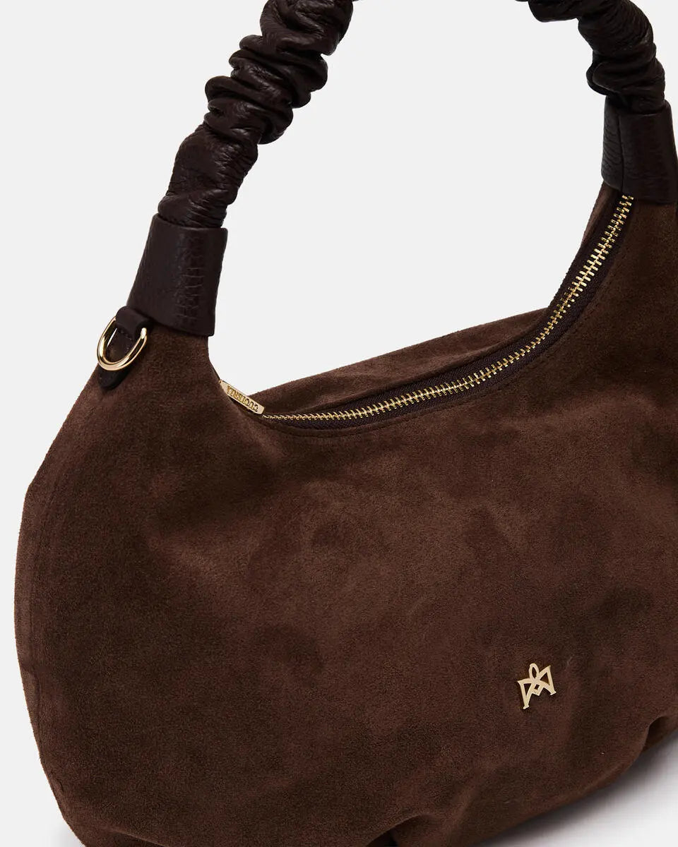 Description
The medium Chop hobo is designed for those who appreciate everyday elegance made of softness and refined details. The ruched shoulder strap and enveloping silhouette gracefully interpret the boho spirit of the season, while the high-quality materials give it an authentic and accessible charm. A perfect style companion for any moment.

Composition
This soft full-grain calfskin, is worked to obtain an uniform grain, called tumbled leather. The remarkable fullness and roundness of the hand make it 