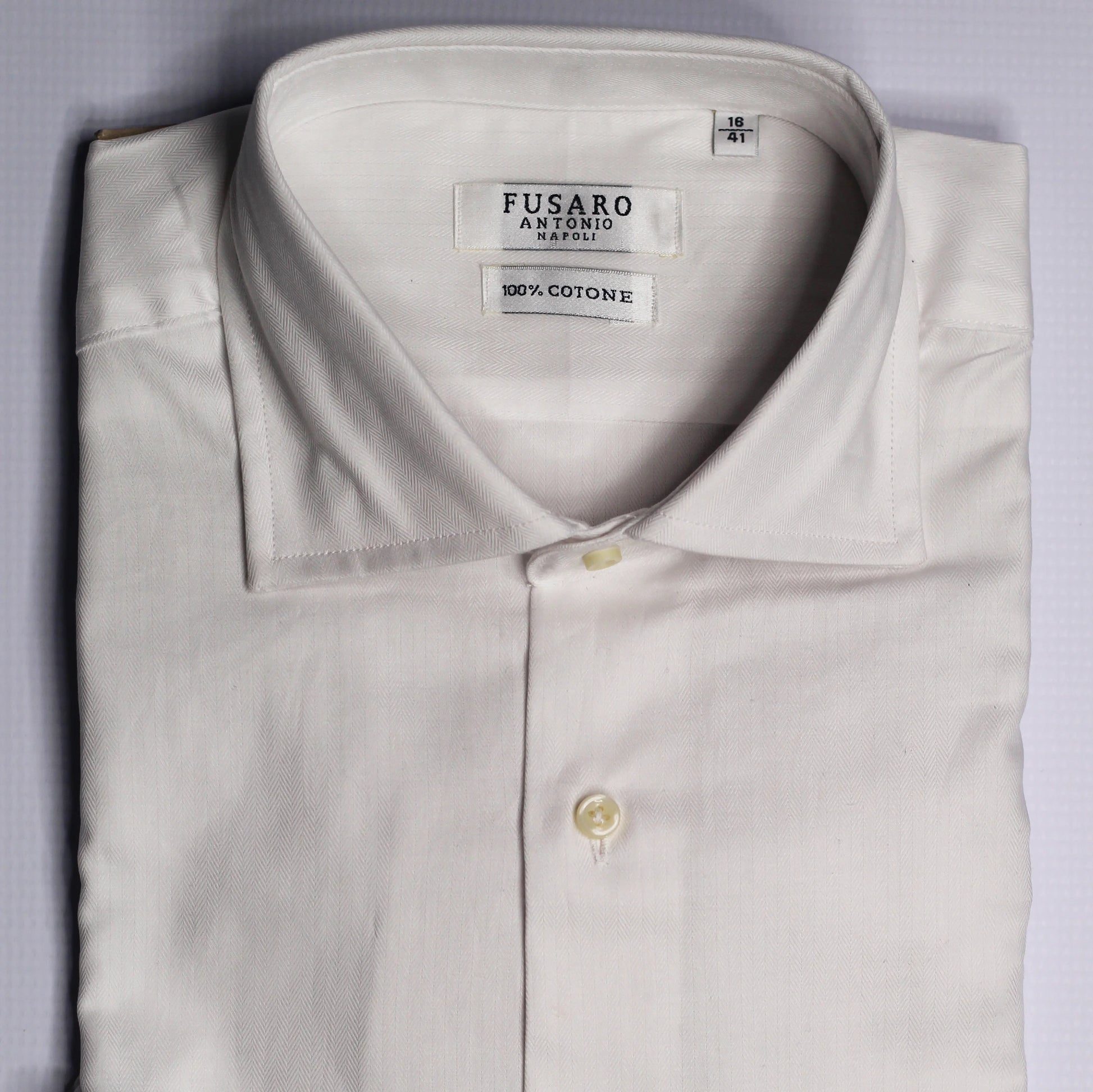 Shop Fusaro Antonio men's Italian shirt in herringbone white (CA22018VAR1) or browse our range of men's Italian clothing and shoes in leather in-store at Aliverti Cape Town, or shop online. We deliver in South Africa & offer multiple payment plans as well as accept multiple safe & secure payment methods.