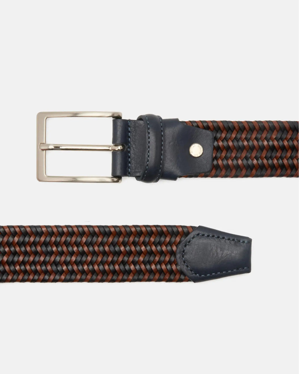 Classic and always fashionable, this leather belt is very versatile and goes easily with any look. The special processing of the leather makes it perfect for embellishing all outfits, from causal to elegant.

Square buckle with nickel finish.
Height: 3,5 Cm.

See the size guide for a correct choice, in case of doubt it is recommended to opt for the larger size.

Vegetable tanning is the oldest and most genuine leather processing technique. Performed with natural tannins extracted from tree bark this type of