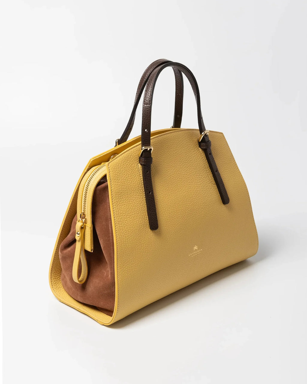 Cuoieria Fiorentina Alice Medium Tote in calf leather giallo and brown (B000005492420) or browse our range of hand-made Italian handbags for women in-store at Aliverti Cape Town, or shop online. 

We deliver in South Africa & offer multiple payment plans as well as accept multiple safe & secure payment methods.