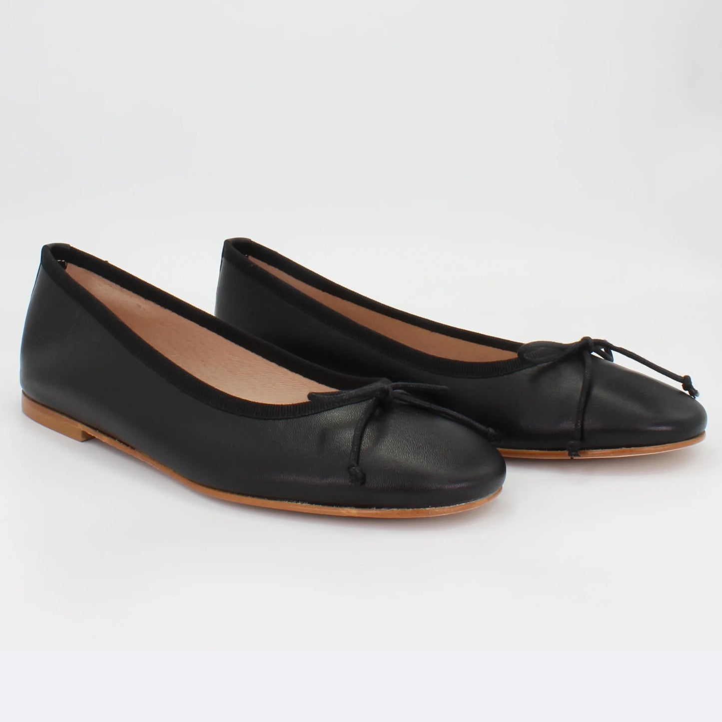Shop Handmade Italian Leather ballerina pump in nero (E429) or browse our range of hand-made Italian shoes in leather or suede in-store at Aliverti Cape Town, or shop online. We deliver in South Africa & offer multiple payment plans as well as accept multiple safe & secure payment methods.