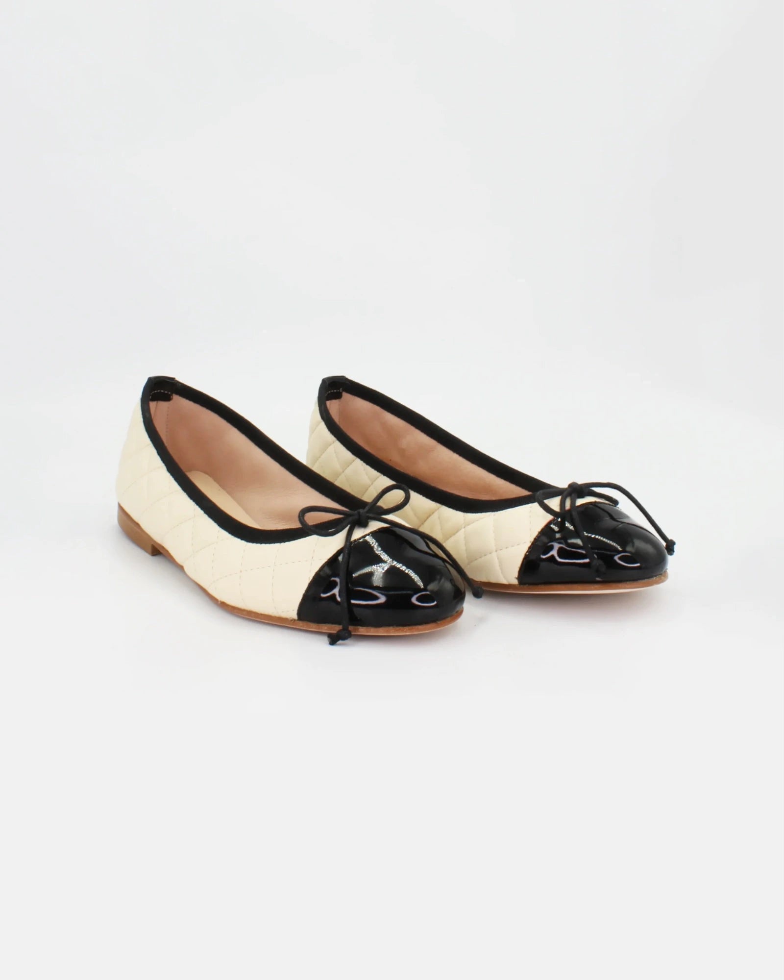 Shop Handmade Italian Leather ballerina pump in panna (ESE504) or browse our range of hand-made Italian shoes in leather or suede in-store at Aliverti Cape Town, or shop online. We deliver in South Africa & offer multiple payment plans as well as accept multiple safe & secure payment methods.