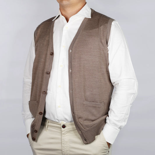 Shop Fusaro Antonio merino wool knitted, button up vest in beige (MA23048) or browse our range of men's Italian clothing and shoes in leather in-store at Aliverti Cape Town, or shop online. We deliver in South Africa & offer multiple payment plans as well as accept multiple safe & secure payment methods.