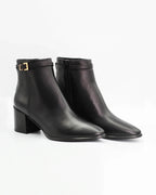 Shop Women's heeled ankle boot in calf leather nero (JENNY3) or browse our range of men's Italian clothing and shoes in leather in-store at Aliverti Cape Town, or shop online. We deliver in South Africa & offer multiple payment plans as well as accept multiple safe & secure payment methods.