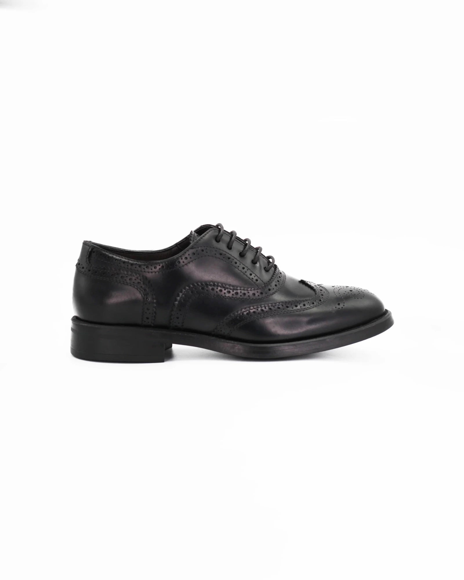Shop Men's brogue in calf leather nero (BRU12321) or browse our range of men's Italian clothing and shoes in leather in-store at Aliverti Cape Town, or shop online. We deliver in South Africa & offer multiple payment plans as well as accept multiple safe & secure payment methods.