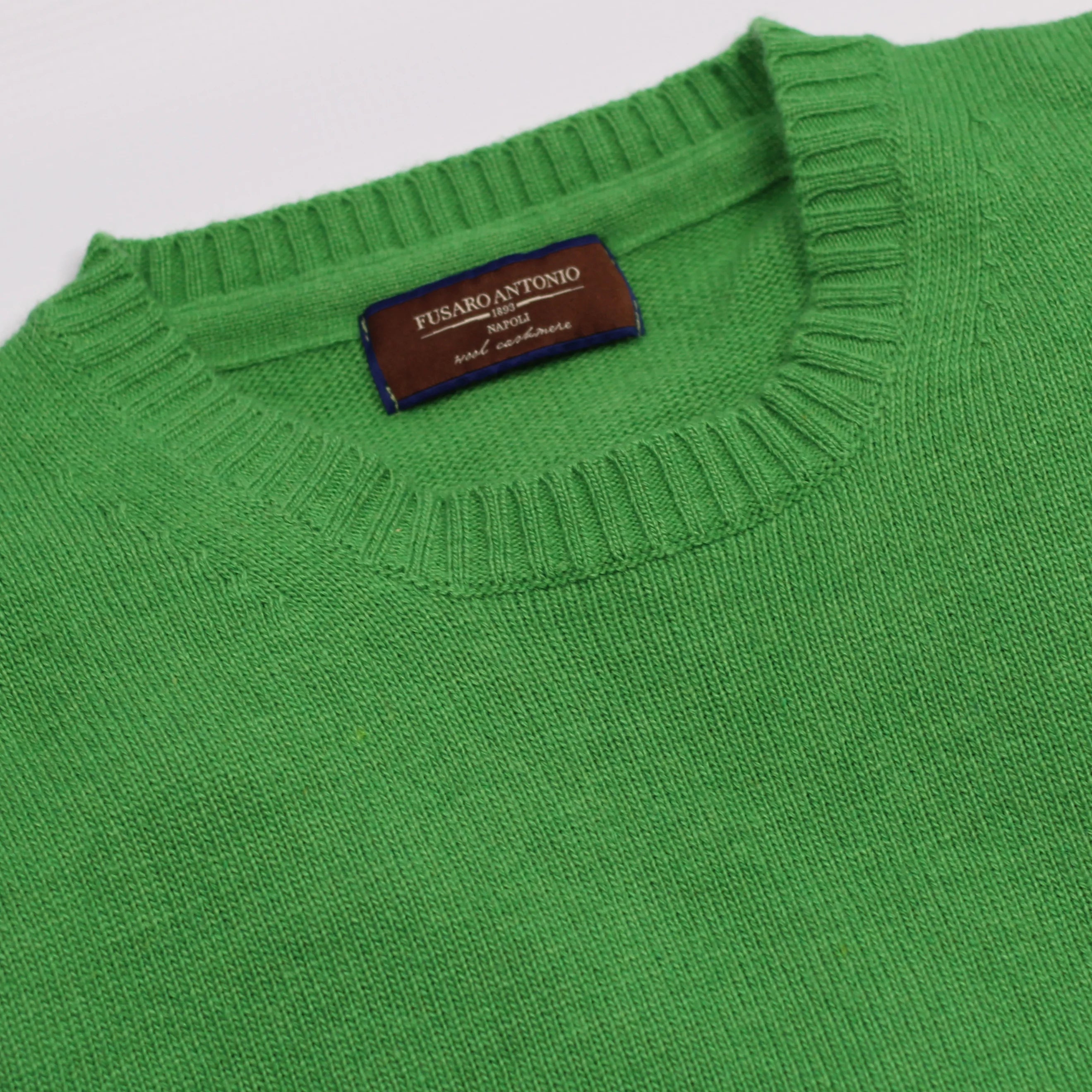Shop Fusaro Antonio crewneck wool cashmere jersey in verde (MA21051) or browse our range of men's Italian clothing and shoes in leather in-store at Aliverti Cape Town, or shop online. We deliver in South Africa & offer multiple payment plans as well as accept multiple safe & secure payment methods.