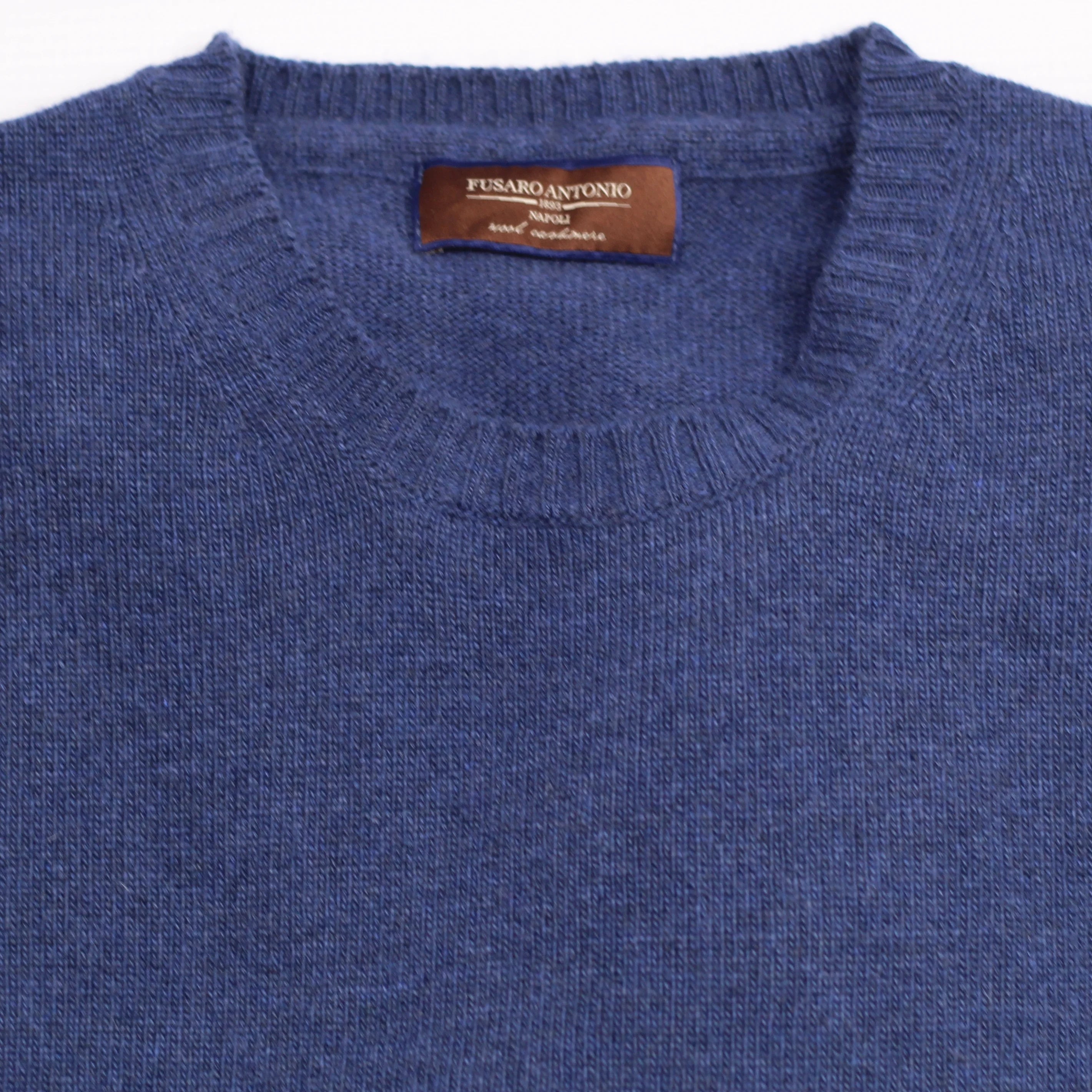 Shop Fusaro Antonio crewneck wool cashmere jersey in azzuro (MA21051) or browse our range of men's Italian clothing and shoes in leather in-store at Aliverti Cape Town, or shop online. We deliver in South Africa & offer multiple payment plans as well as accept multiple safe & secure payment methods.