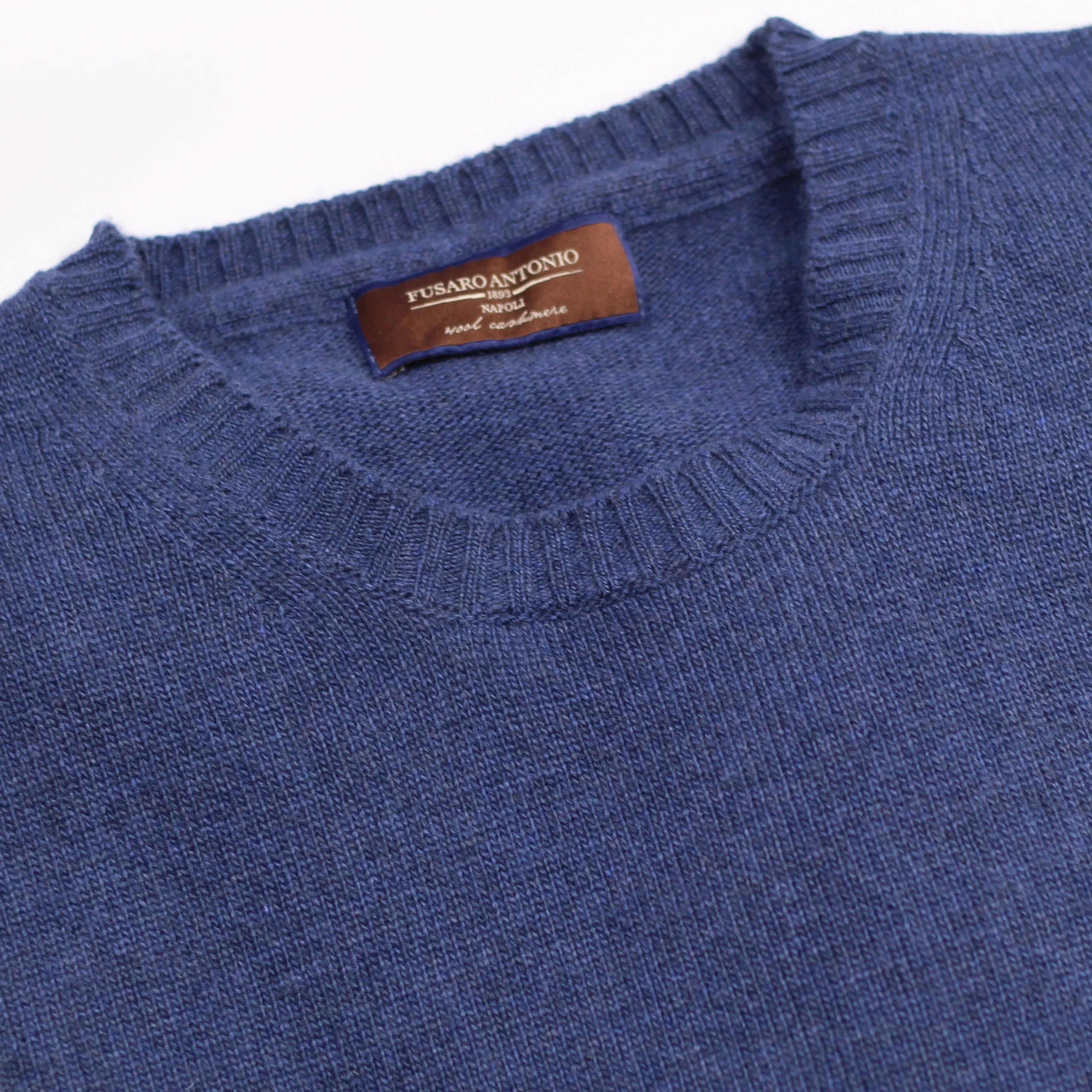 Shop Fusaro Antonio crewneck wool cashmere jersey in azzuro (MA21051) or browse our range of men's Italian clothing and shoes in leather in-store at Aliverti Cape Town, or shop online. We deliver in South Africa & offer multiple payment plans as well as accept multiple safe & secure payment methods.