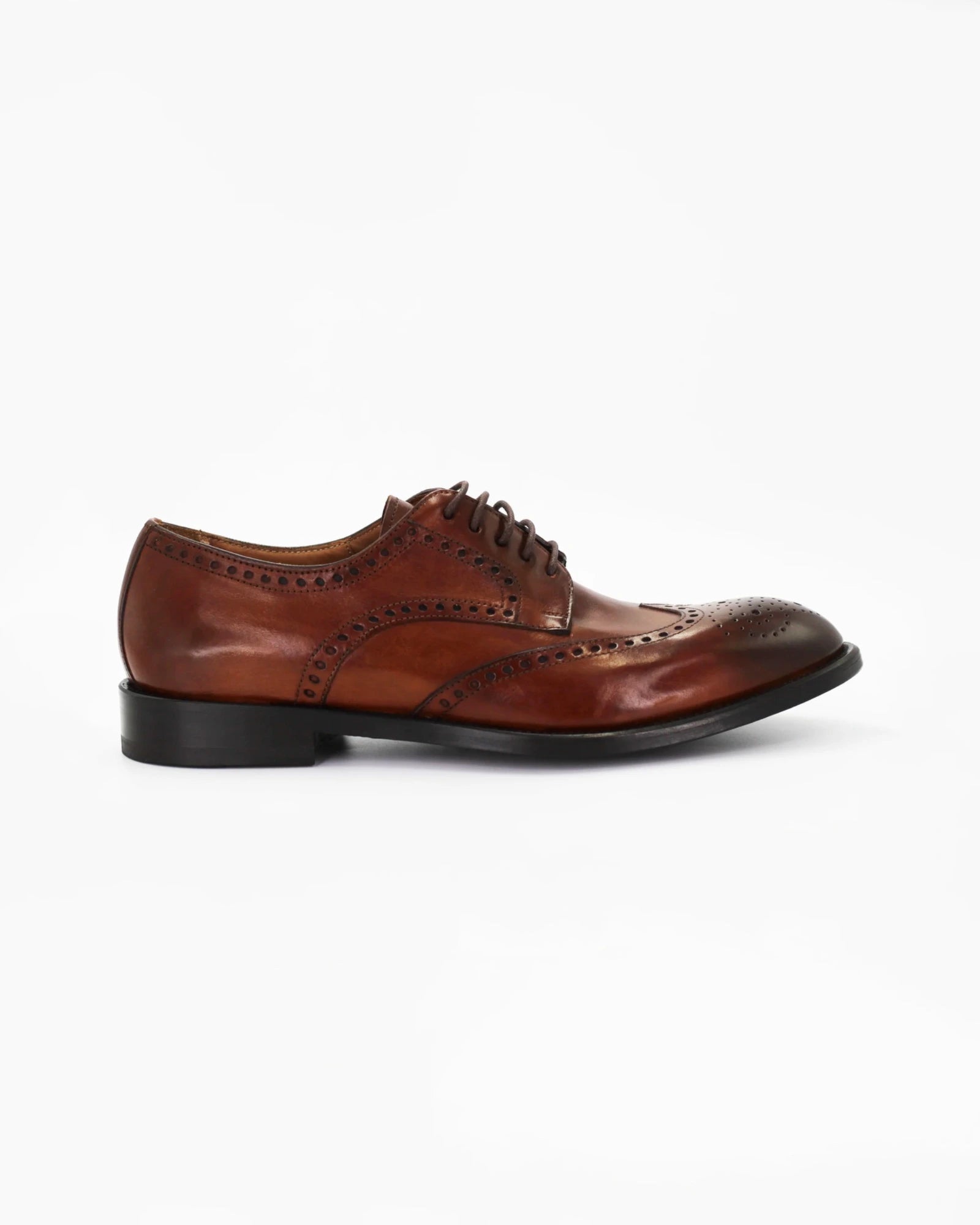 Shop Men's oxford brogue in calf leather siena (BRU12321) or browse our range of men's Italian clothing and shoes in leather in-store at Aliverti Cape Town, or shop online. We deliver in South Africa & offer multiple payment plans as well as accept multiple safe & secure payment methods.