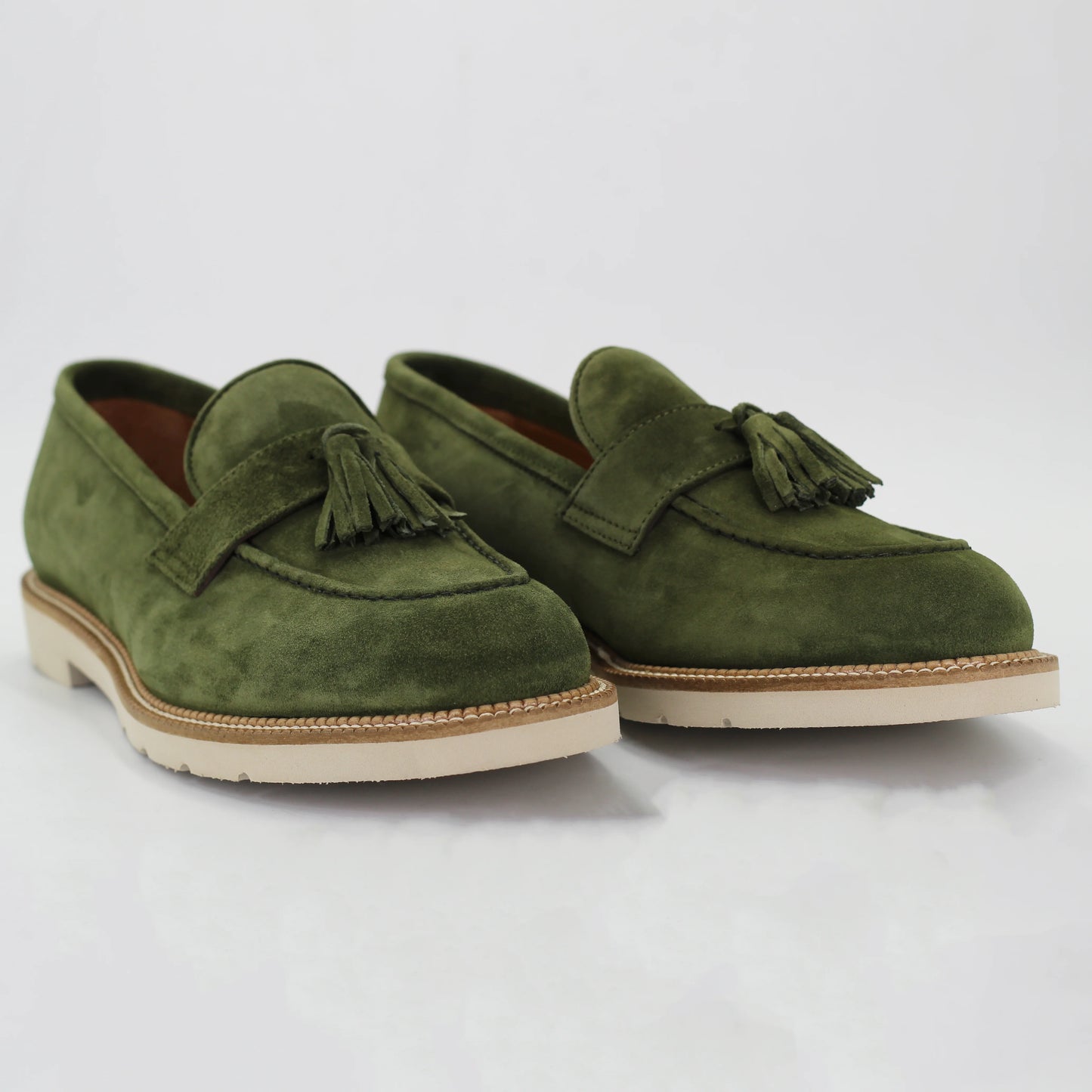 Shop Men's tassel moccasin in calf leather suede verde (GRU360614) or browse our range of men's Italian clothing and shoes in leather in-store at Aliverti Cape Town, or shop online. We deliver in South Africa & offer multiple payment plans as well as accept multiple safe & secure payment methods.