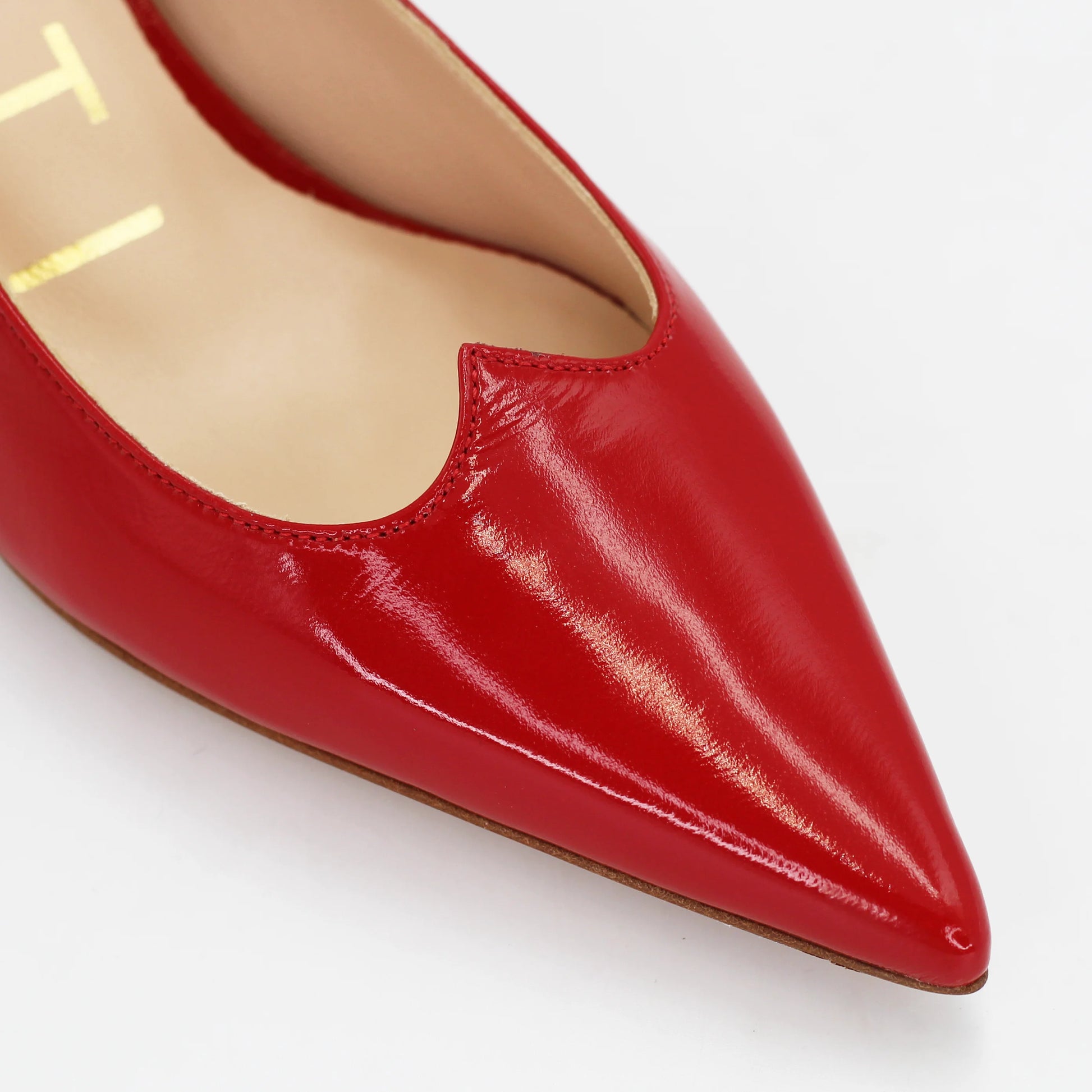 Shop Women's sling back kitten heel in calf leather rosso (MP1928) or browse our range of men's Italian clothing and shoes in leather in-store at Aliverti Cape Town, or shop online. We deliver in South Africa & offer multiple payment plans as well as accept multiple safe & secure payment methods.