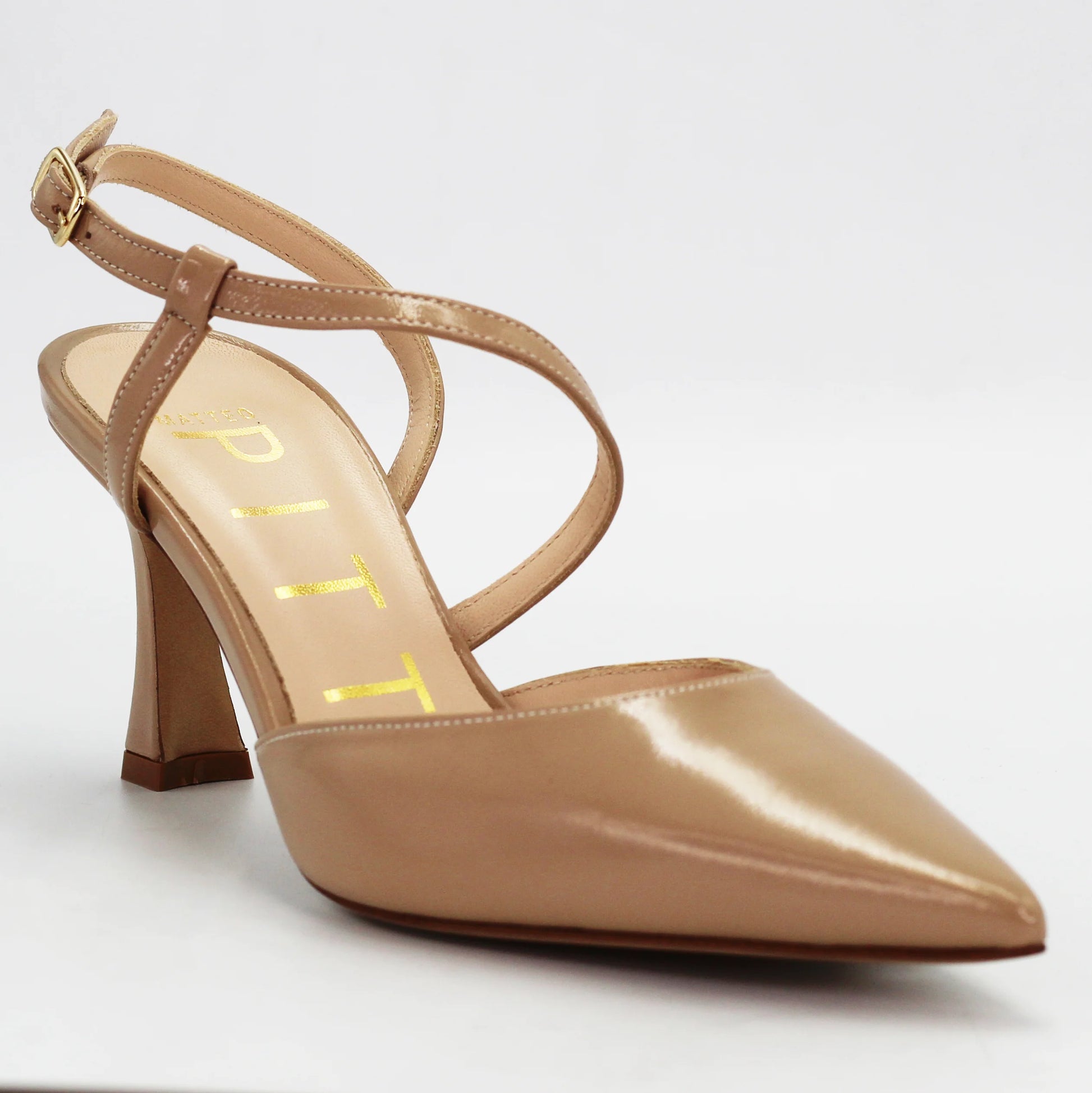 Shop Women's pointed heel in calf leather burro (MP1639) or browse our range of men's Italian clothing and shoes in leather in-store at Aliverti Cape Town, or shop online. We deliver in South Africa & offer multiple payment plans as well as accept multiple safe & secure payment methods.