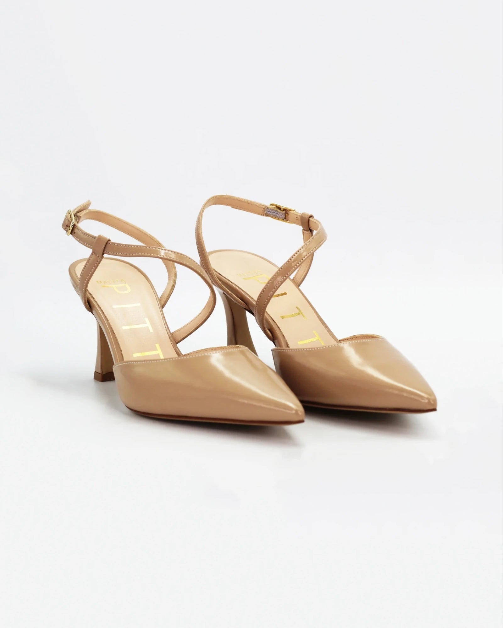 Shop Women's pointed heel in calf leather burro (MP1639) or browse our range of men's Italian clothing and shoes in leather in-store at Aliverti Cape Town, or shop online. We deliver in South Africa & offer multiple payment plans as well as accept multiple safe & secure payment methods.