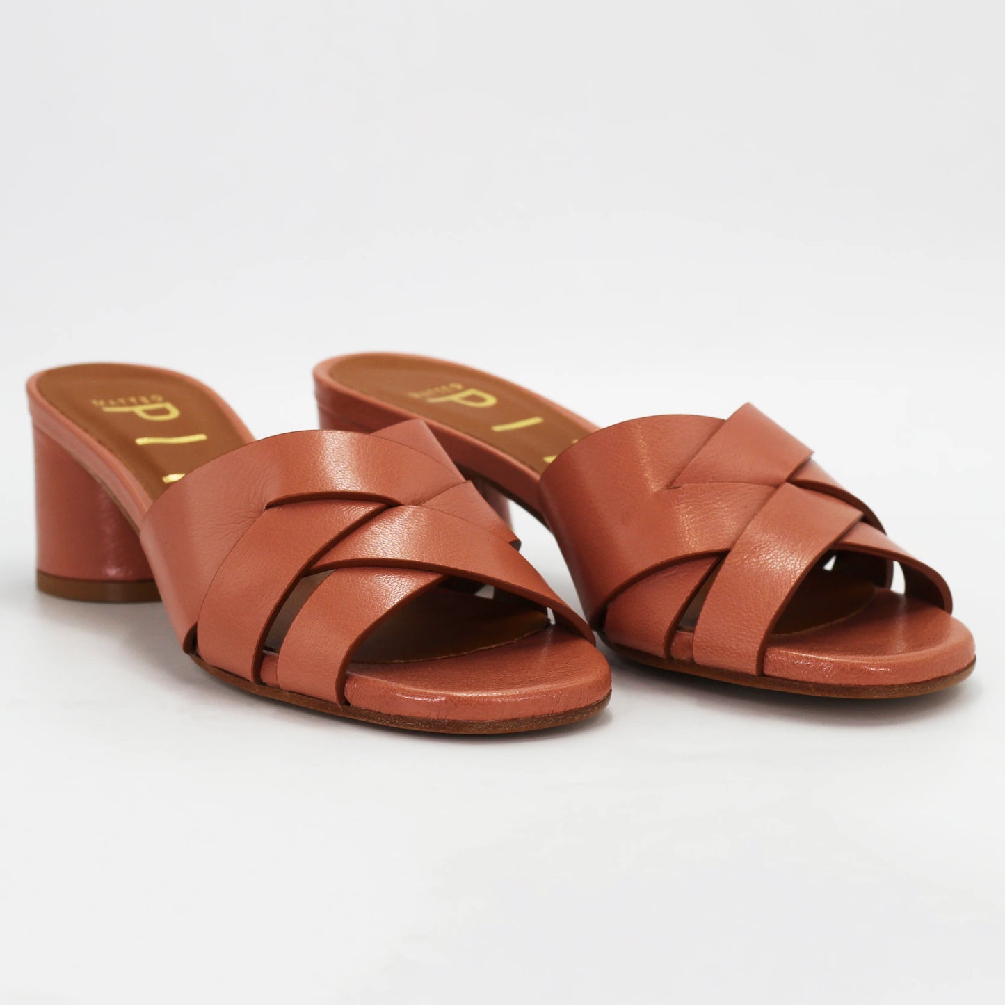 Shop women's block heel in calf leather pesca (MP2118) or browse our range of men's Italian clothing and shoes in leather in-store at Aliverti Cape Town, or shop online. We deliver in South Africa & offer multiple payment plans as well as accept multiple safe & secure payment methods.