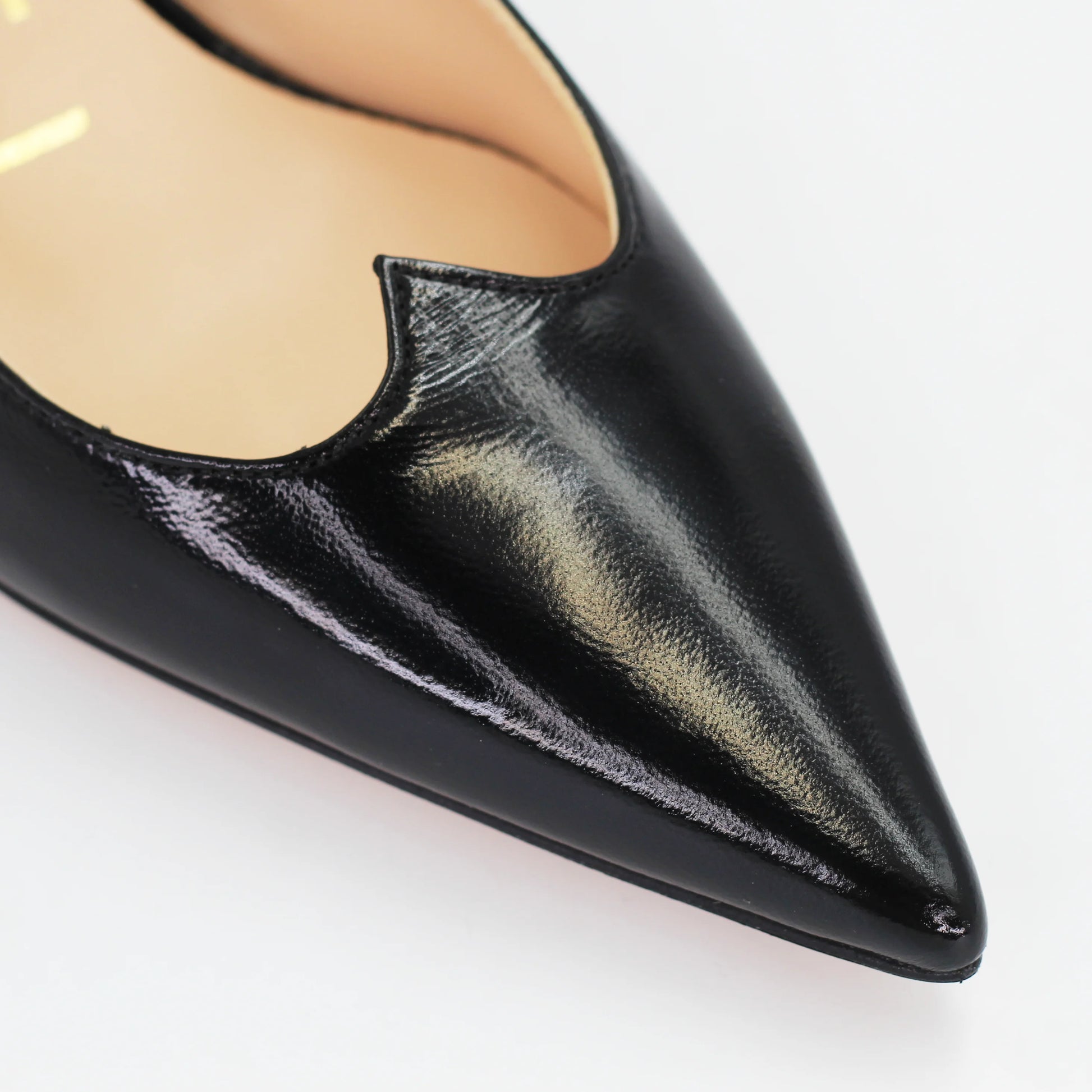 Shop Women's sling back kitten heel in calf leather nero (MP1928) or browse our range of men's Italian clothing and shoes in leather in-store at Aliverti Cape Town, or shop online. We deliver in South Africa & offer multiple payment plans as well as accept multiple safe & secure payment methods.