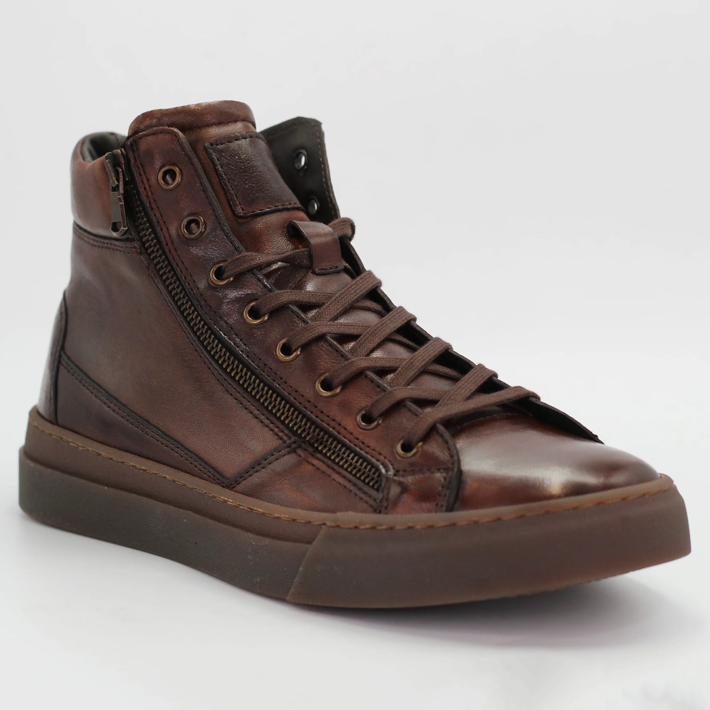 Shop Men's high top sneaker in calf leather cuoio (GR12PA) or browse our range of men's Italian clothing and shoes in leather in-store at Aliverti Cape Town, or shop online. We deliver in South Africa & offer multiple payment plans as well as accept multiple safe & secure payment methods.