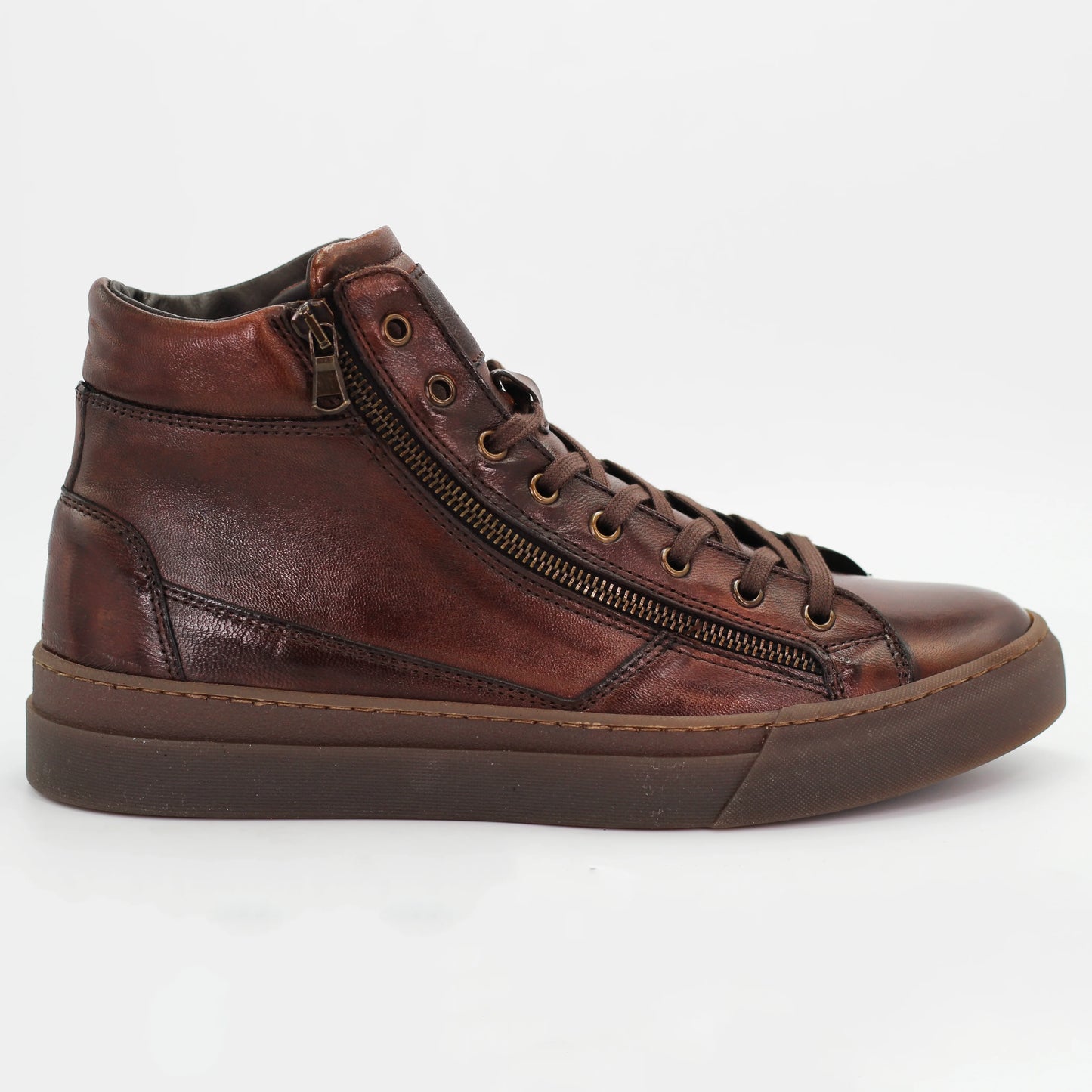 Shop Men's high top sneaker in calf leather cuoio (GR12PA) or browse our range of men's Italian clothing and shoes in leather in-store at Aliverti Cape Town, or shop online. We deliver in South Africa & offer multiple payment plans as well as accept multiple safe & secure payment methods.