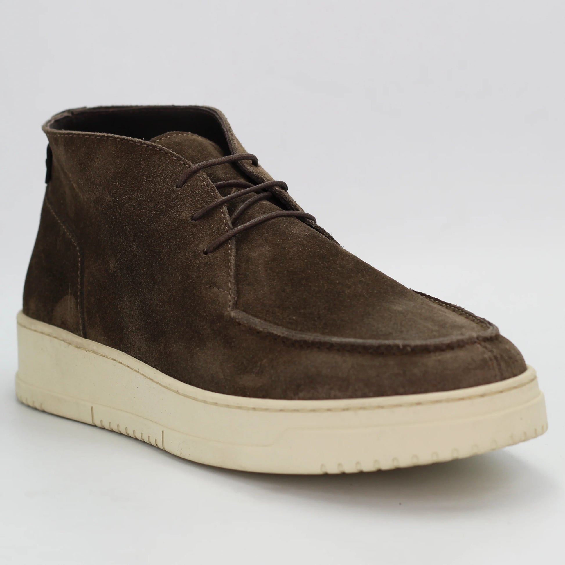 Shop Men's chukka style sneaker in calf leather suede foca (CORLN9100) or browse our range of men's Italian clothing and shoes in leather in-store at Aliverti Cape Town, or shop online. We deliver in South Africa & offer multiple payment plans as well as accept multiple safe & secure payment methods.