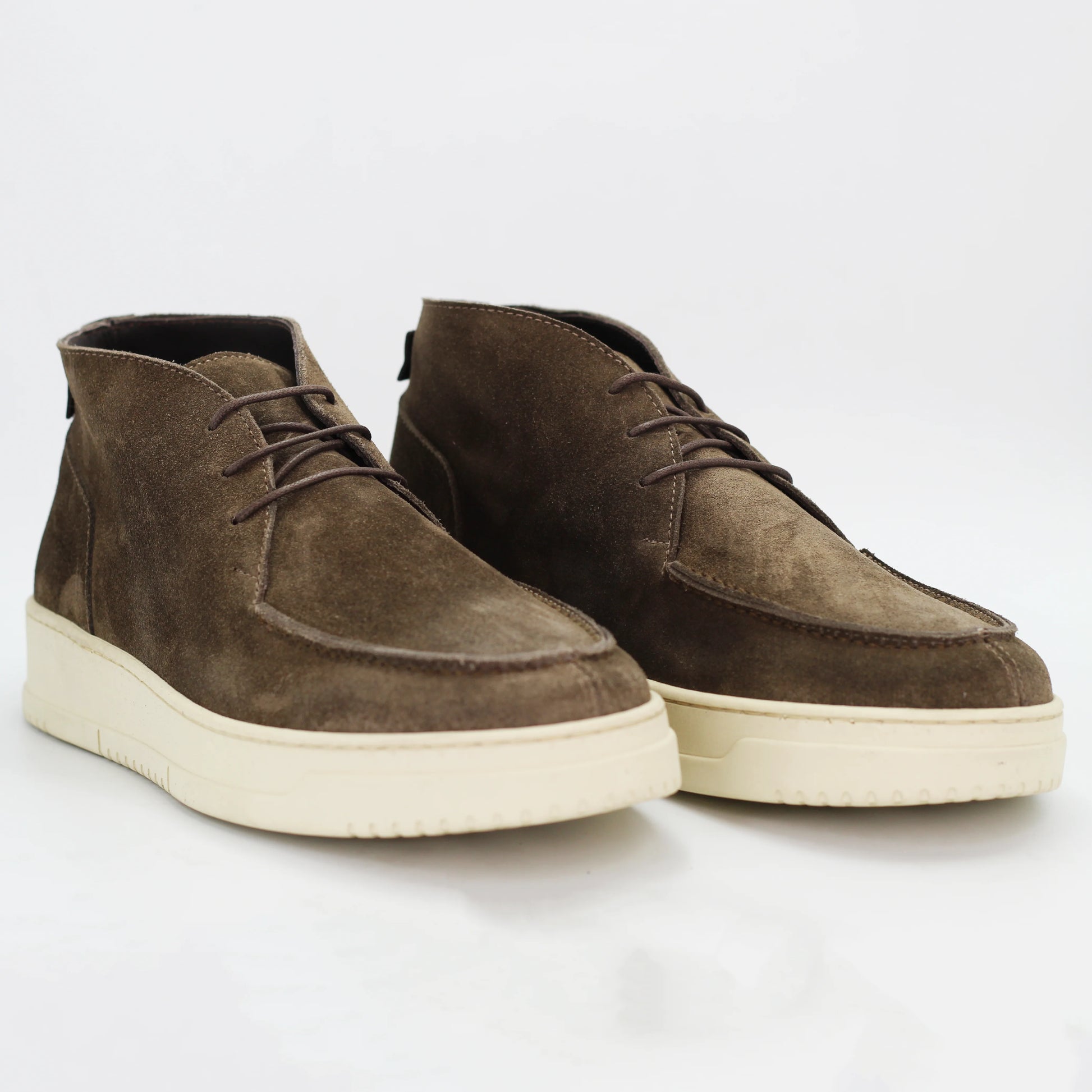 Shop Men's chukka style sneaker in calf leather suede foca (CORLN9100) or browse our range of men's Italian clothing and shoes in leather in-store at Aliverti Cape Town, or shop online. We deliver in South Africa & offer multiple payment plans as well as accept multiple safe & secure payment methods.