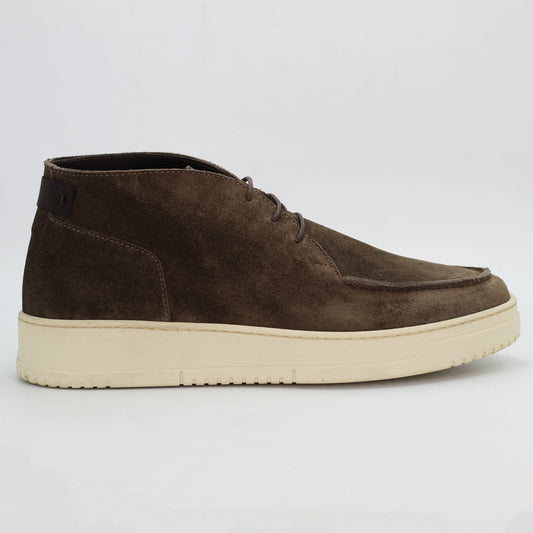 Shop Men's chukka style sneaker in calf leather suede foca (CORLN9100) or browse our range of men's Italian clothing and shoes in leather in-store at Aliverti Cape Town, or shop online. We deliver in South Africa & offer multiple payment plans as well as accept multiple safe & secure payment methods.