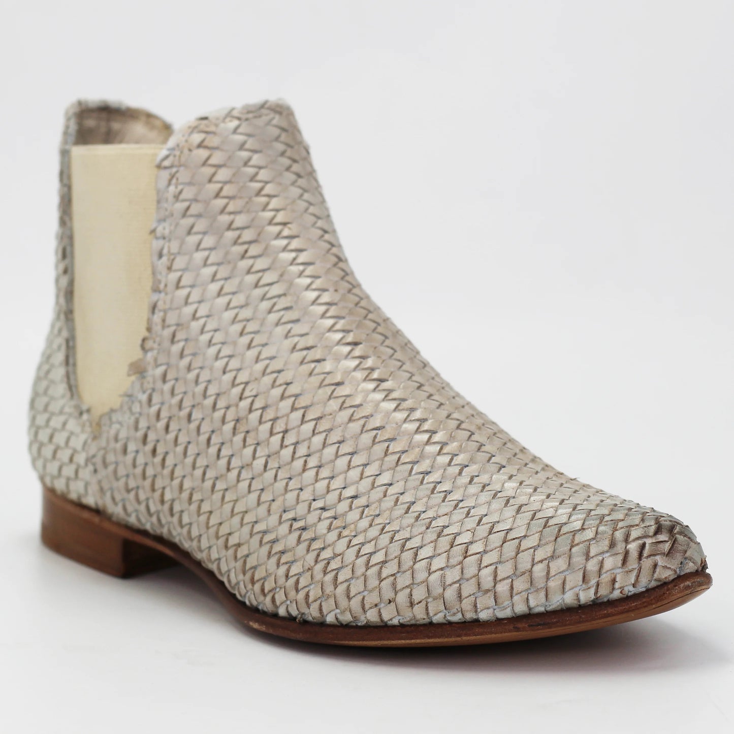 Shop Women's woven chelsea boot in calf leather osso (BRD9423) or browse our range of men's Italian clothing and shoes in leather in-store at Aliverti Cape Town, or shop online. We deliver in South Africa & offer multiple payment plans as well as accept multiple safe & secure payment methods.