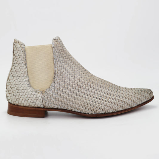 Shop Women's woven chelsea boot in calf leather osso (BRD9423) or browse our range of men's Italian clothing and shoes in leather in-store at Aliverti Cape Town, or shop online. We deliver in South Africa & offer multiple payment plans as well as accept multiple safe & secure payment methods.