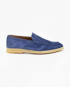 Shop Men's mocassin in calf leather suede blu (GRUELITE10) or browse our range of men's Italian clothing and shoes in leather in-store at Aliverti Cape Town, or shop online. We deliver in South Africa & offer multiple payment plans as well as accept multiple safe & secure payment methods.