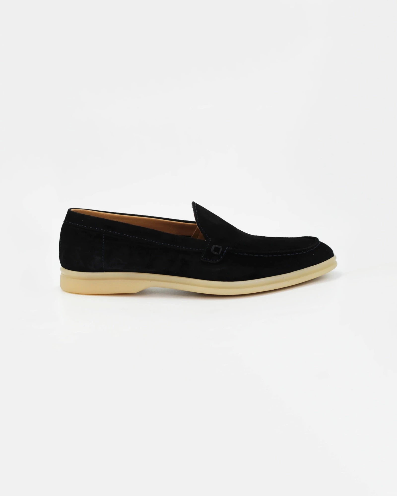 Shop Men's mocassin in calf leather suede navy blu (GRUELITE10) or browse our range of men's Italian clothing and shoes in leather in-store at Aliverti Cape Town, or shop online. We deliver in South Africa & offer multiple payment plans as well as accept multiple safe & secure payment methods.