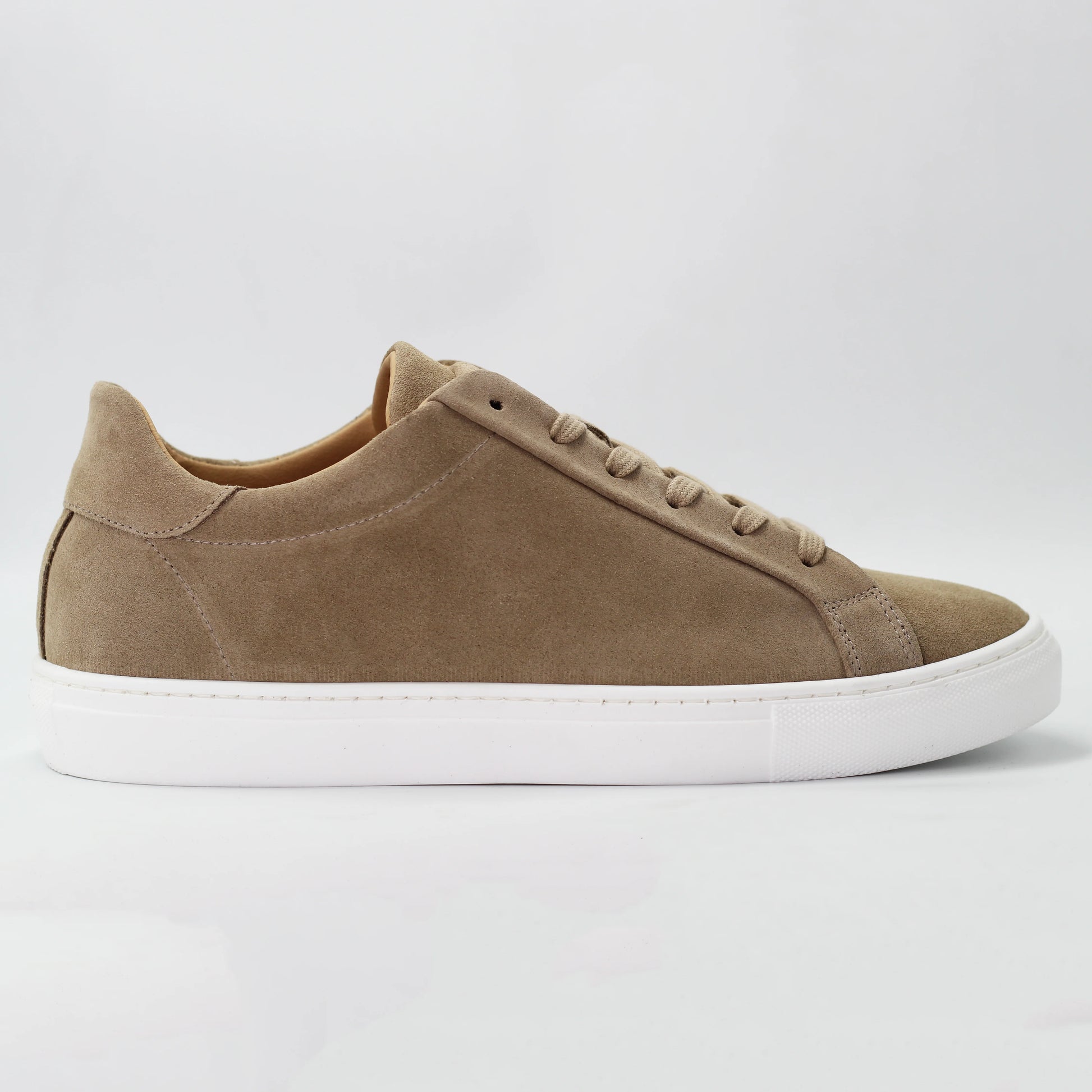 Shop Men's sneaker in calf leather suede sabia (COR132) or browse our range of men's Italian clothing and shoes in leather in-store at Aliverti Cape Town, or shop online. We deliver in South Africa & offer multiple payment plans as well as accept multiple safe & secure payment methods.