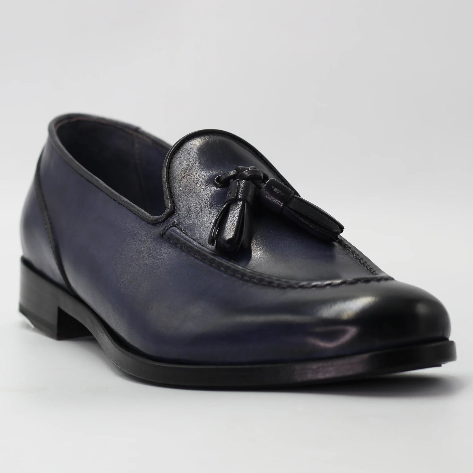 Shop Women's moccasin in calf leather azzurro (BRD10687) or browse our range of men's Italian clothing and shoes in leather in-store at Aliverti Cape Town, or shop online. We deliver in South Africa & offer multiple payment plans as well as accept multiple safe & secure payment methods.