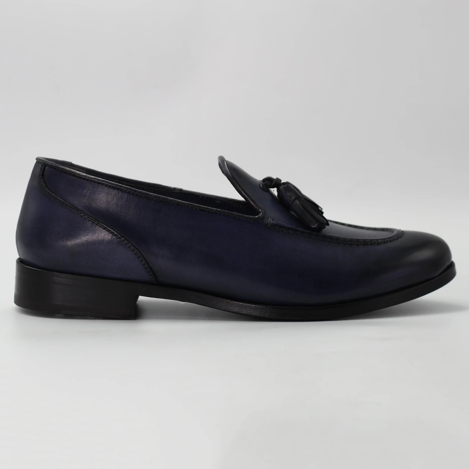 Shop Women's moccasin in calf leather azzurro (BRD10687) or browse our range of men's Italian clothing and shoes in leather in-store at Aliverti Cape Town, or shop online. We deliver in South Africa & offer multiple payment plans as well as accept multiple safe & secure payment methods.
