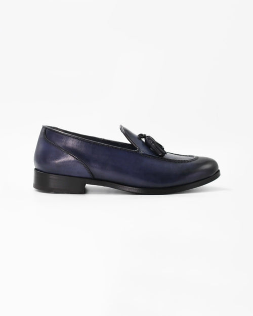 Shop Women's moccasin in calf leather azzurro (BRD10687) or browse our range of men's Italian clothing and shoes in leather in-store at Aliverti Cape Town, or shop online. We deliver in South Africa & offer multiple payment plans as well as accept multiple safe & secure payment methods.