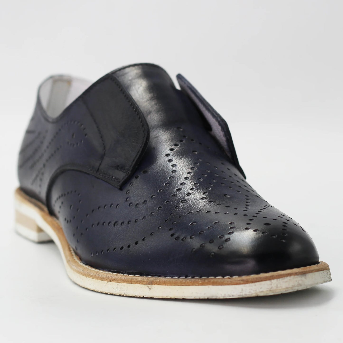 Shop Women's laceless derby in calf leather blue (BRD9432) or browse our range of men's Italian clothing and shoes in leather in-store at Aliverti Cape Town, or shop online. We deliver in South Africa & offer multiple payment plans as well as accept multiple safe & secure payment methods.