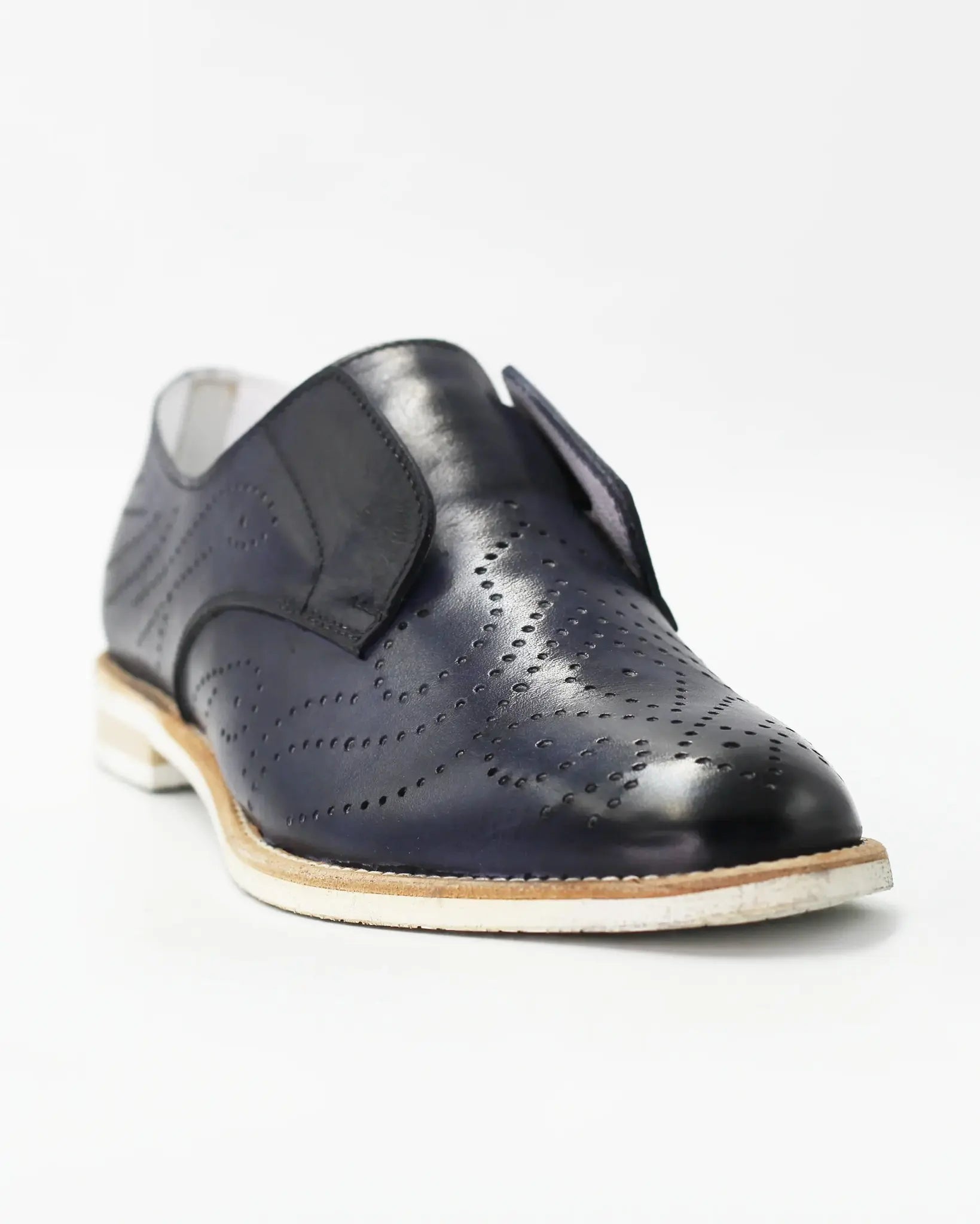 Shop Women's laceless derby in calf leather blue (BRD9432) or browse our range of men's Italian clothing and shoes in leather in-store at Aliverti Cape Town, or shop online. We deliver in South Africa & offer multiple payment plans as well as accept multiple safe & secure payment methods.