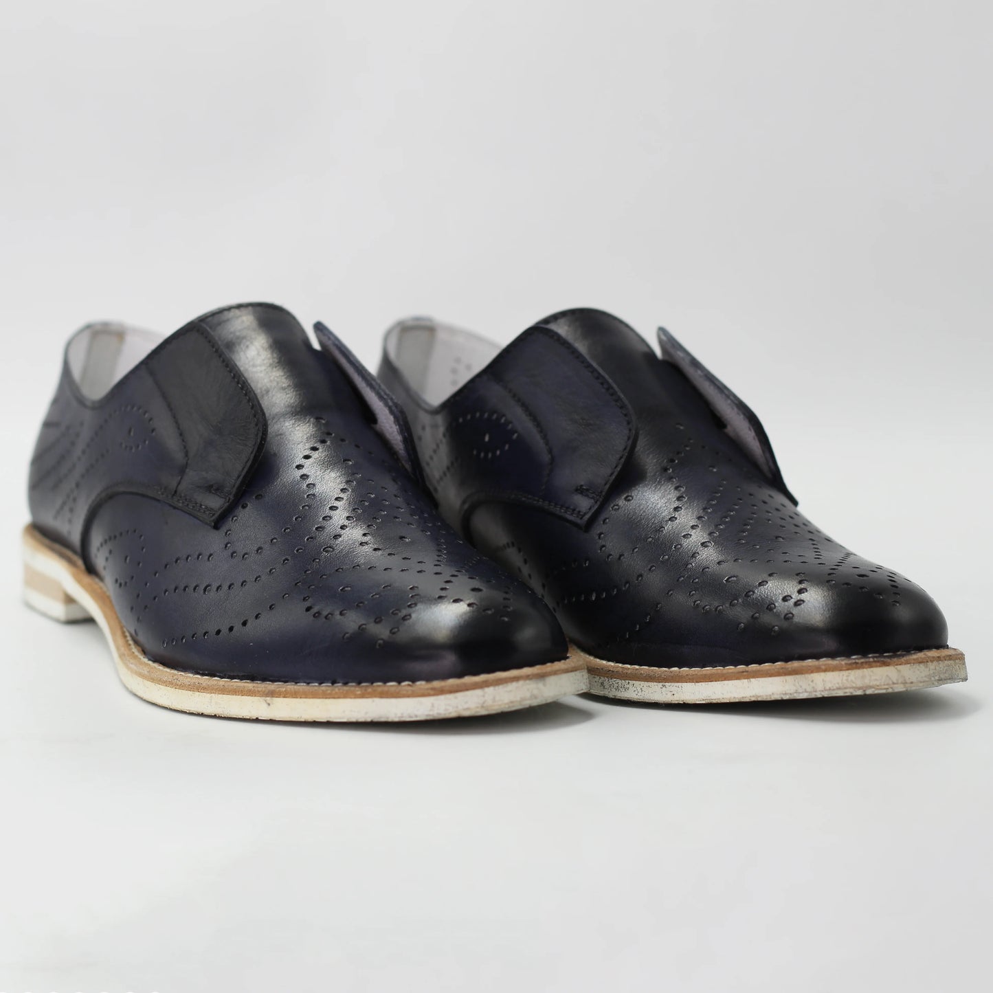 Shop Women's laceless derby in calf leather blue (BRD9432) or browse our range of men's Italian clothing and shoes in leather in-store at Aliverti Cape Town, or shop online. We deliver in South Africa & offer multiple payment plans as well as accept multiple safe & secure payment methods.