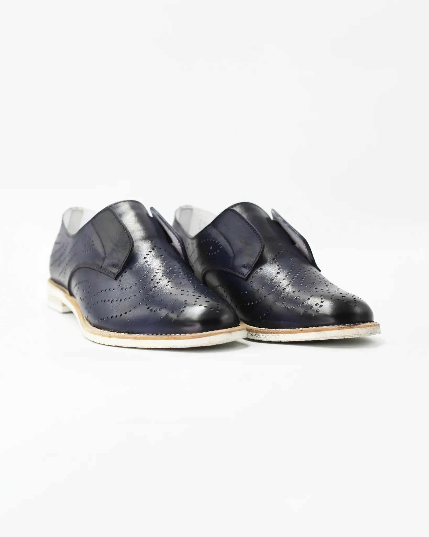 Shop Women's laceless derby in calf leather blue (BRD9432) or browse our range of men's Italian clothing and shoes in leather in-store at Aliverti Cape Town, or shop online. We deliver in South Africa & offer multiple payment plans as well as accept multiple safe & secure payment methods.