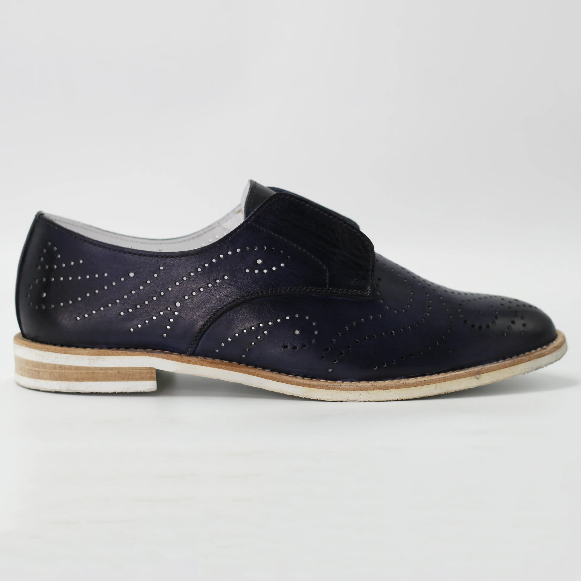 Shop Women's laceless derby in calf leather blue (BRD9432) or browse our range of men's Italian clothing and shoes in leather in-store at Aliverti Cape Town, or shop online. We deliver in South Africa & offer multiple payment plans as well as accept multiple safe & secure payment methods.