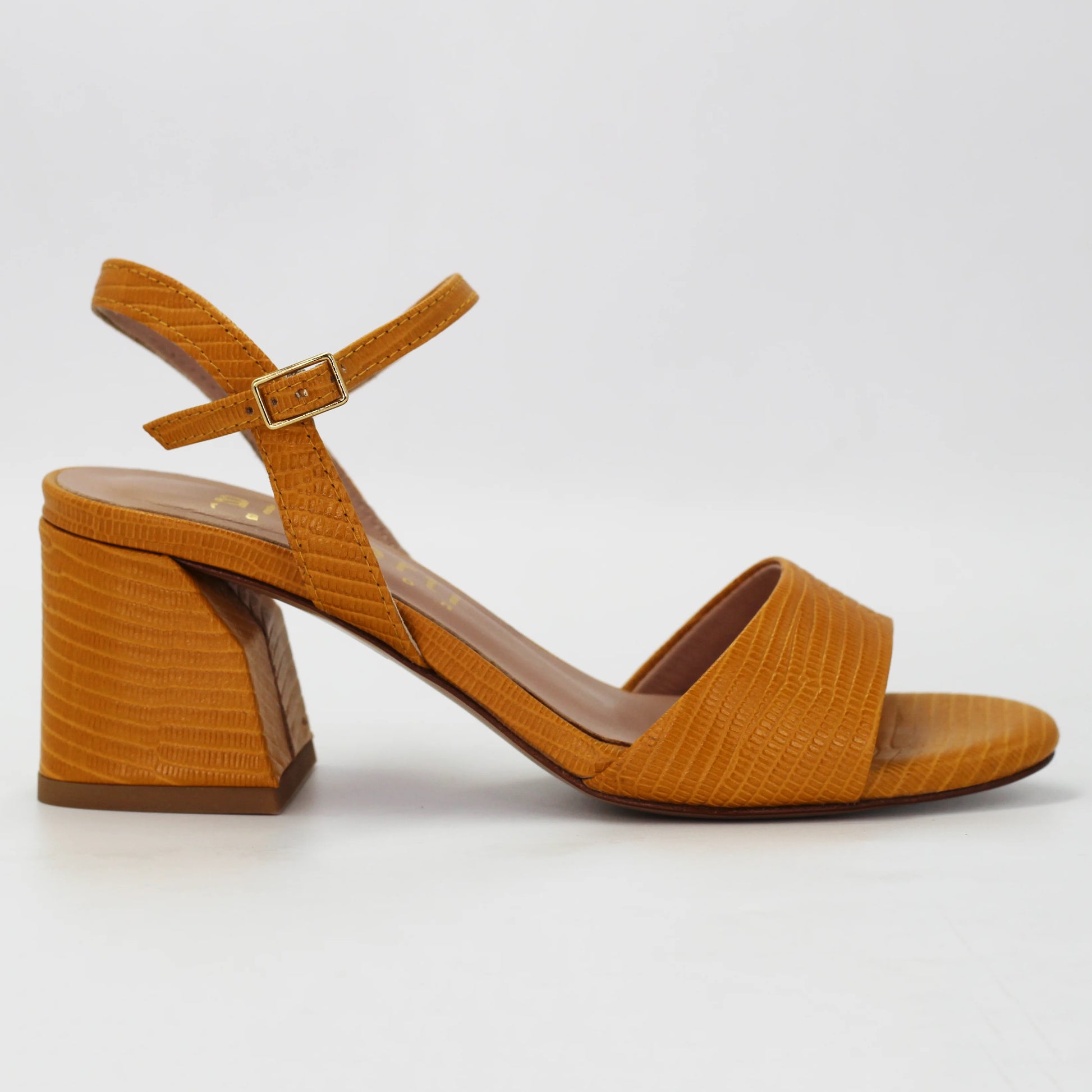 Shop Women's block heel in calf leather ochra (ANYA 5) or browse our range of men's Italian clothing and shoes in leather in-store at Aliverti Cape Town, or shop online. We deliver in South Africa & offer multiple payment plans as well as accept multiple safe & secure payment methods.