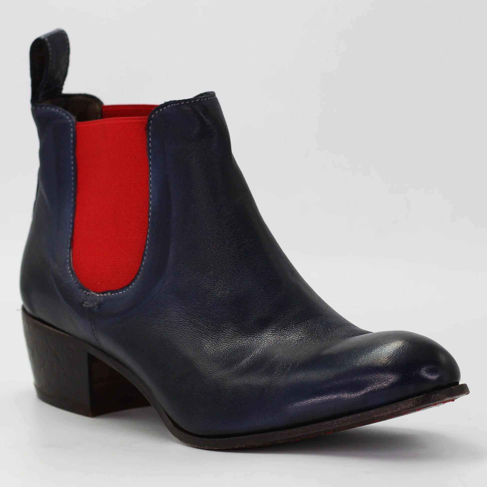 Shop Women's chelsea boot in calf leather marine blue (JPD33547/2) or browse our range of men's Italian clothing and shoes in leather in-store at Aliverti Cape Town, or shop online. We deliver in South Africa & offer multiple payment plans as well as accept multiple safe & secure payment methods.