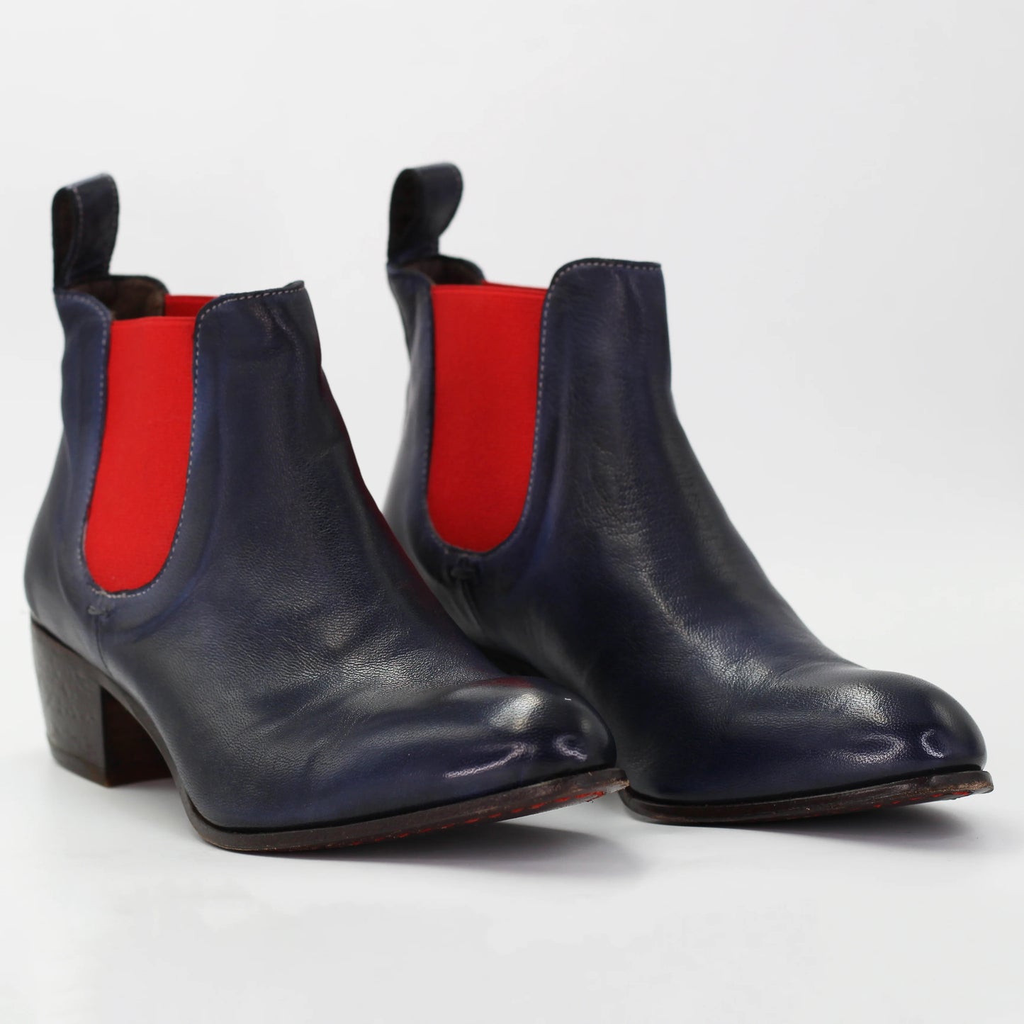 Shop Women's chelsea boot in calf leather marine blue (JPD33547/2) or browse our range of men's Italian clothing and shoes in leather in-store at Aliverti Cape Town, or shop online. We deliver in South Africa & offer multiple payment plans as well as accept multiple safe & secure payment methods.