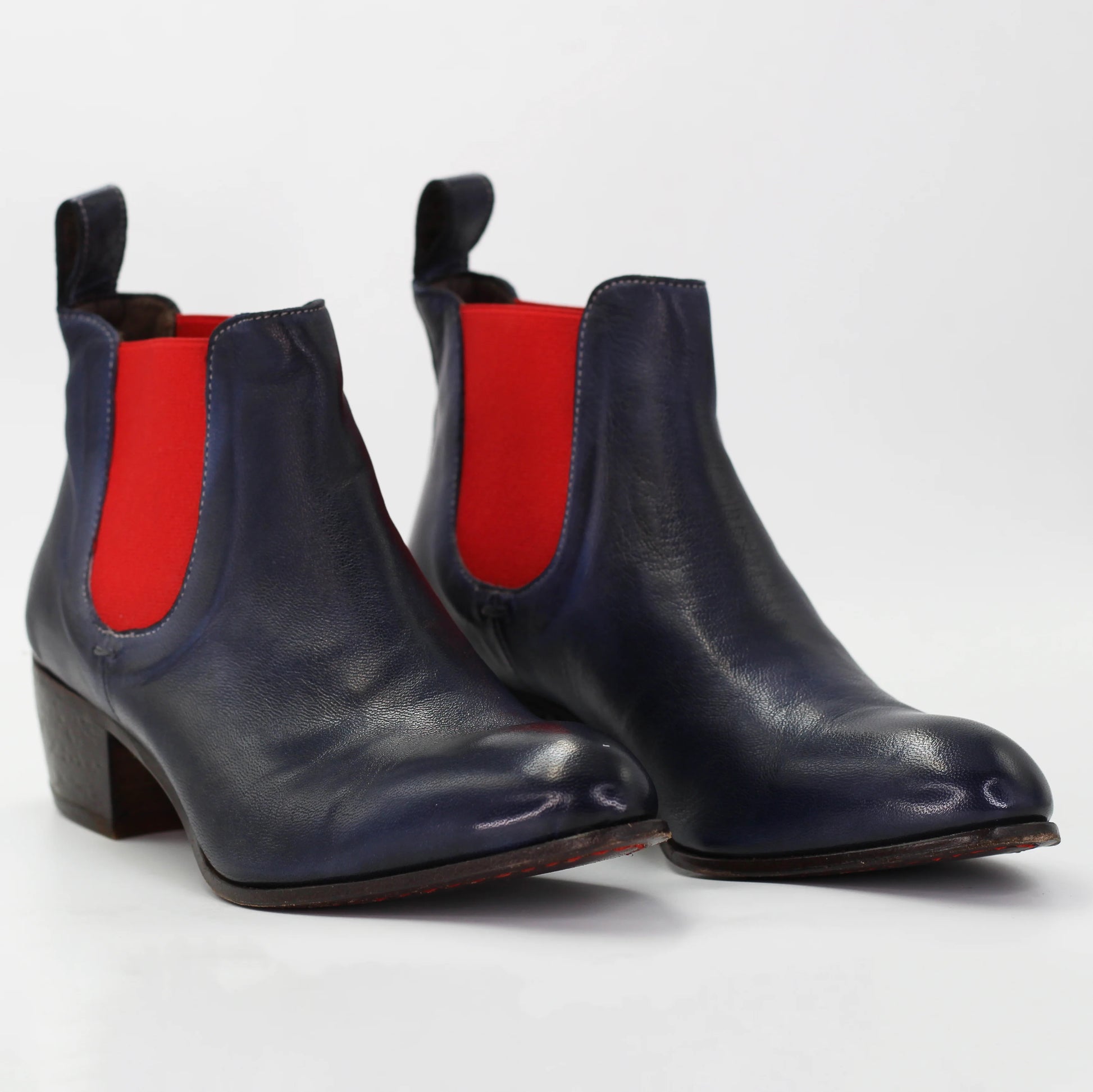 Shop Women's chelsea boot in calf leather marine blue (JPD33547/2) or browse our range of men's Italian clothing and shoes in leather in-store at Aliverti Cape Town, or shop online. We deliver in South Africa & offer multiple payment plans as well as accept multiple safe & secure payment methods.