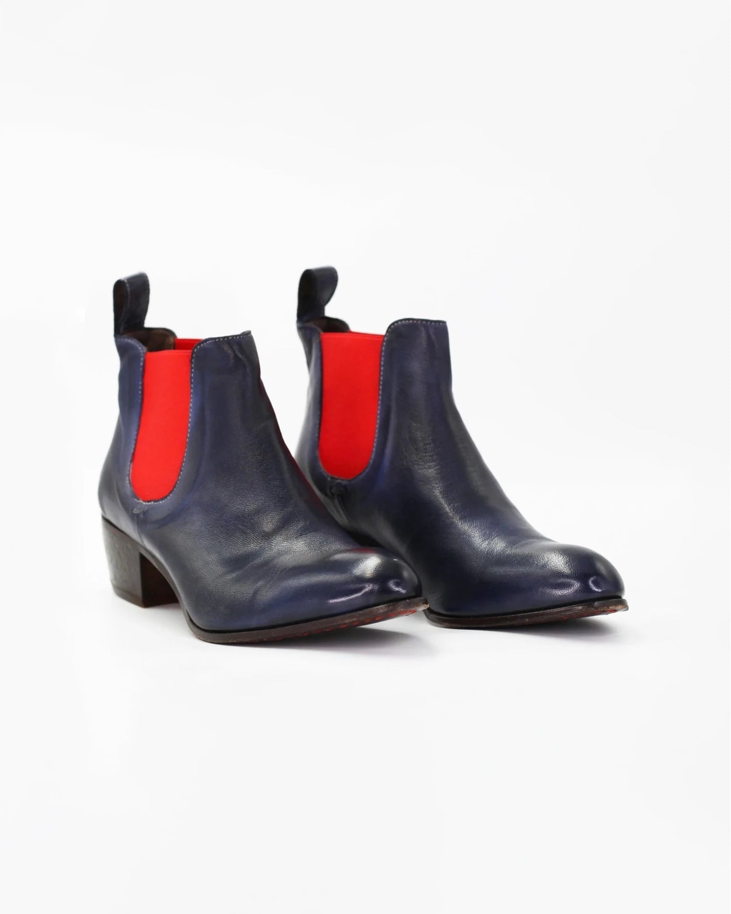 Shop Women's chelsea boot in calf leather marine blue (JPD33547/2) or browse our range of men's Italian clothing and shoes in leather in-store at Aliverti Cape Town, or shop online. We deliver in South Africa & offer multiple payment plans as well as accept multiple safe & secure payment methods.