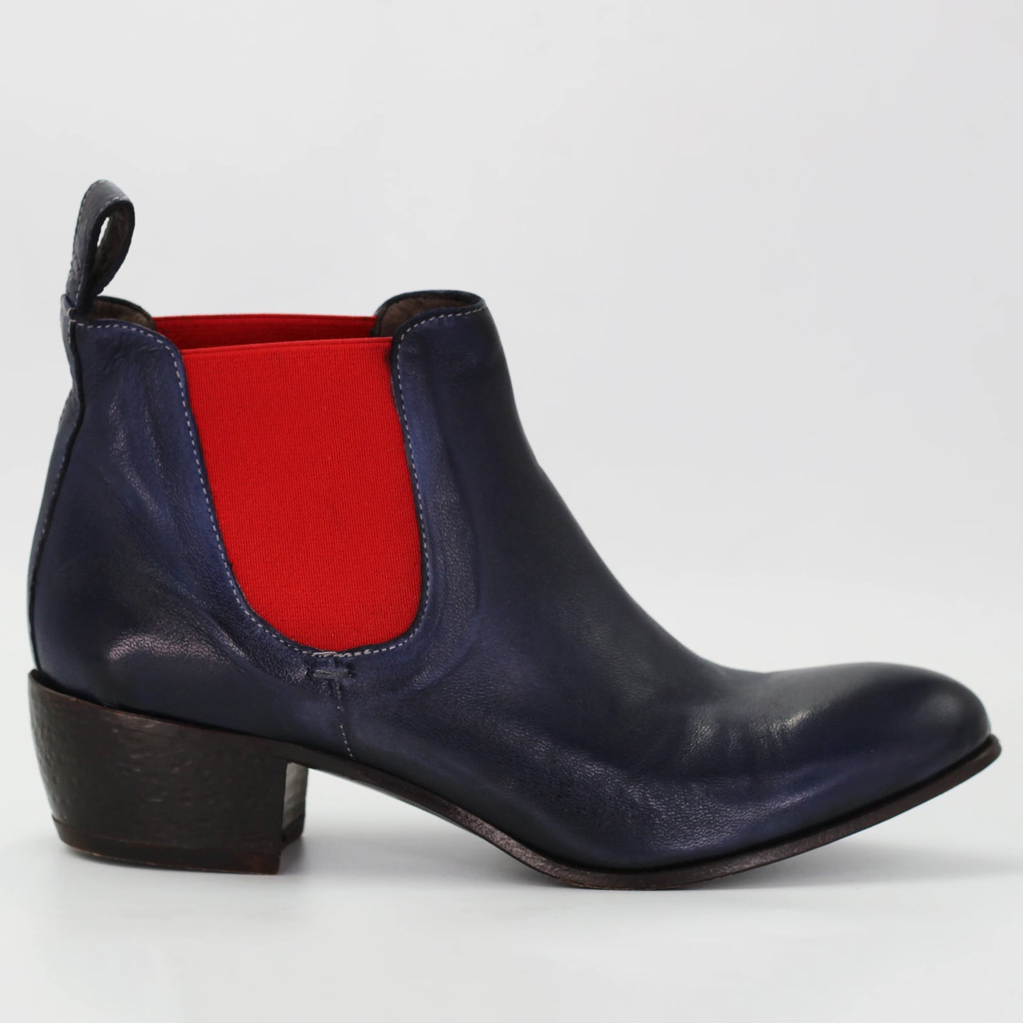 Shop Women's chelsea boot in calf leather marine blue (JPD33547/2) or browse our range of men's Italian clothing and shoes in leather in-store at Aliverti Cape Town, or shop online. We deliver in South Africa & offer multiple payment plans as well as accept multiple safe & secure payment methods.