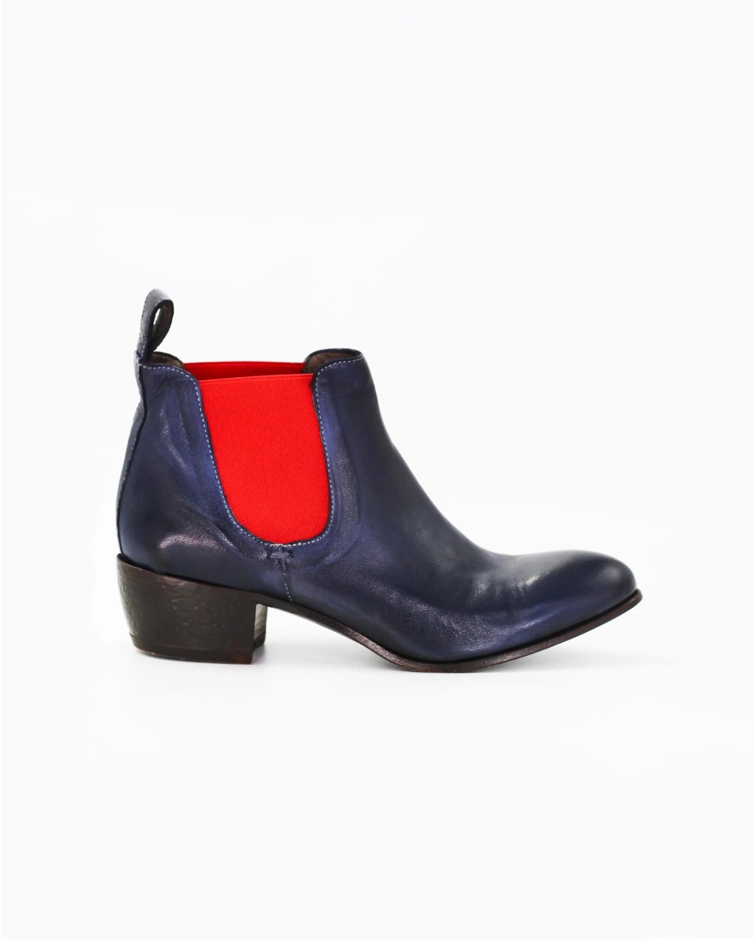 Shop Women's chelsea boot in calf leather marine blue (JPD33547/2) or browse our range of men's Italian clothing and shoes in leather in-store at Aliverti Cape Town, or shop online. We deliver in South Africa & offer multiple payment plans as well as accept multiple safe & secure payment methods.