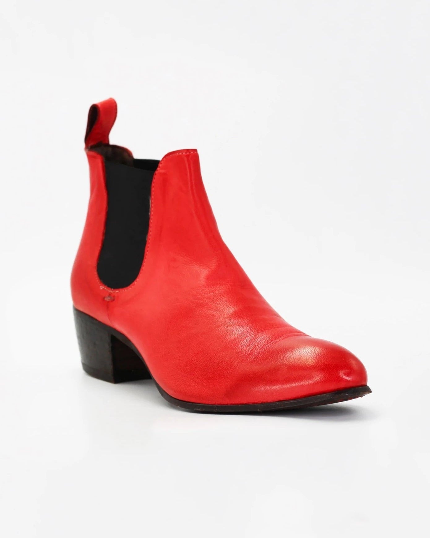 Shop Women's chelsea boot in calf leather red (JPD33547/2) or browse our range of men's Italian clothing and shoes in leather in-store at Aliverti Cape Town, or shop online. We deliver in South Africa & offer multiple payment plans as well as accept multiple safe & secure payment methods.