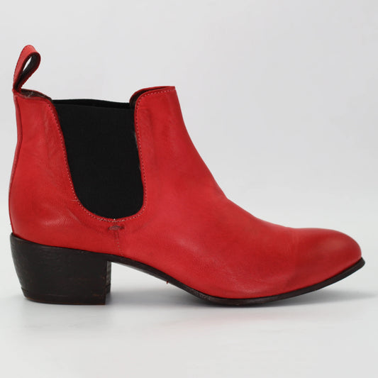 Shop Women's chelsea boot in calf leather red (JPD33547/2) or browse our range of men's Italian clothing and shoes in leather in-store at Aliverti Cape Town, or shop online. We deliver in South Africa & offer multiple payment plans as well as accept multiple safe & secure payment methods.